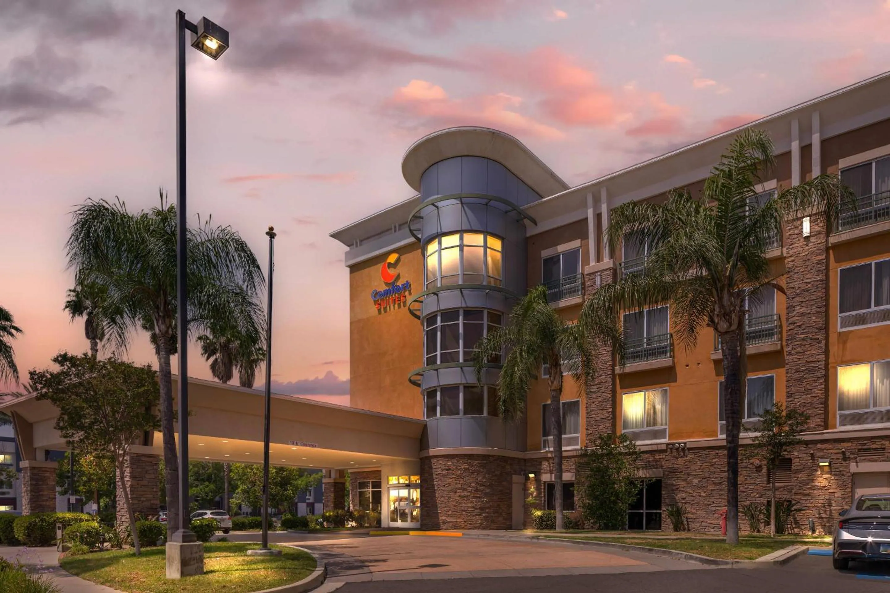 Property building in Comfort Suites Ontario Airport Convention Center