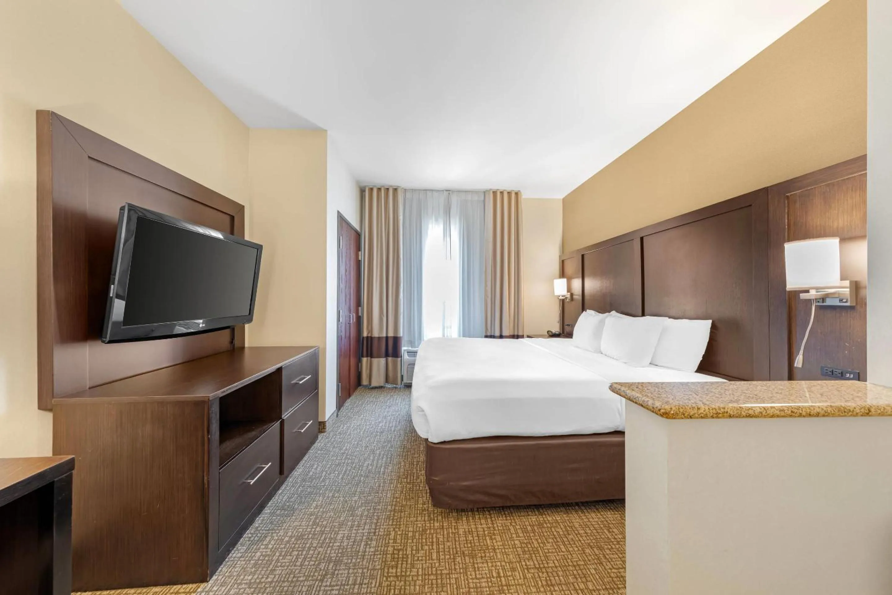 Bedroom, Bed in Comfort Suites Ontario Airport Convention Center