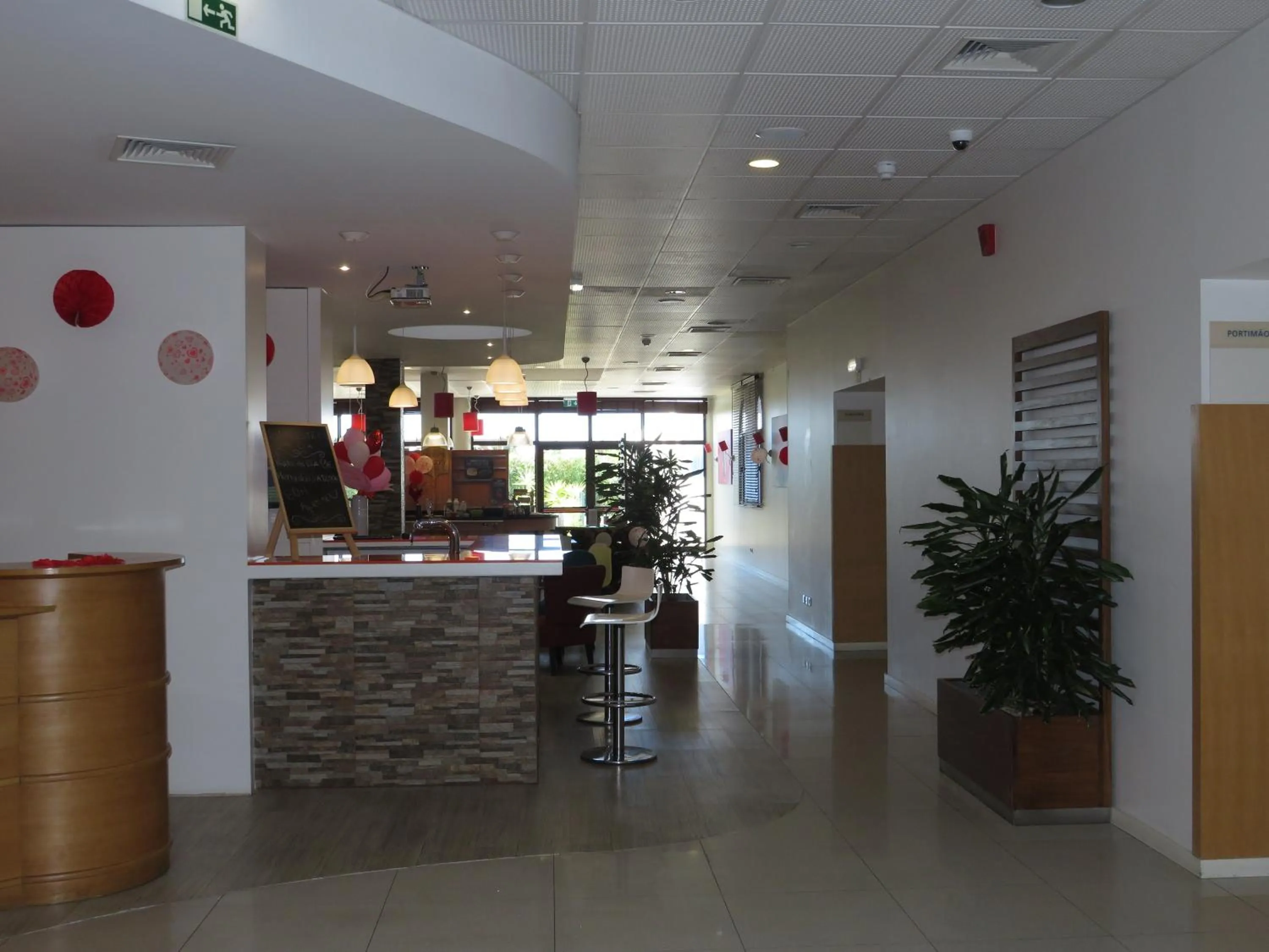 Property building in Hotel ibis Faro Algarve