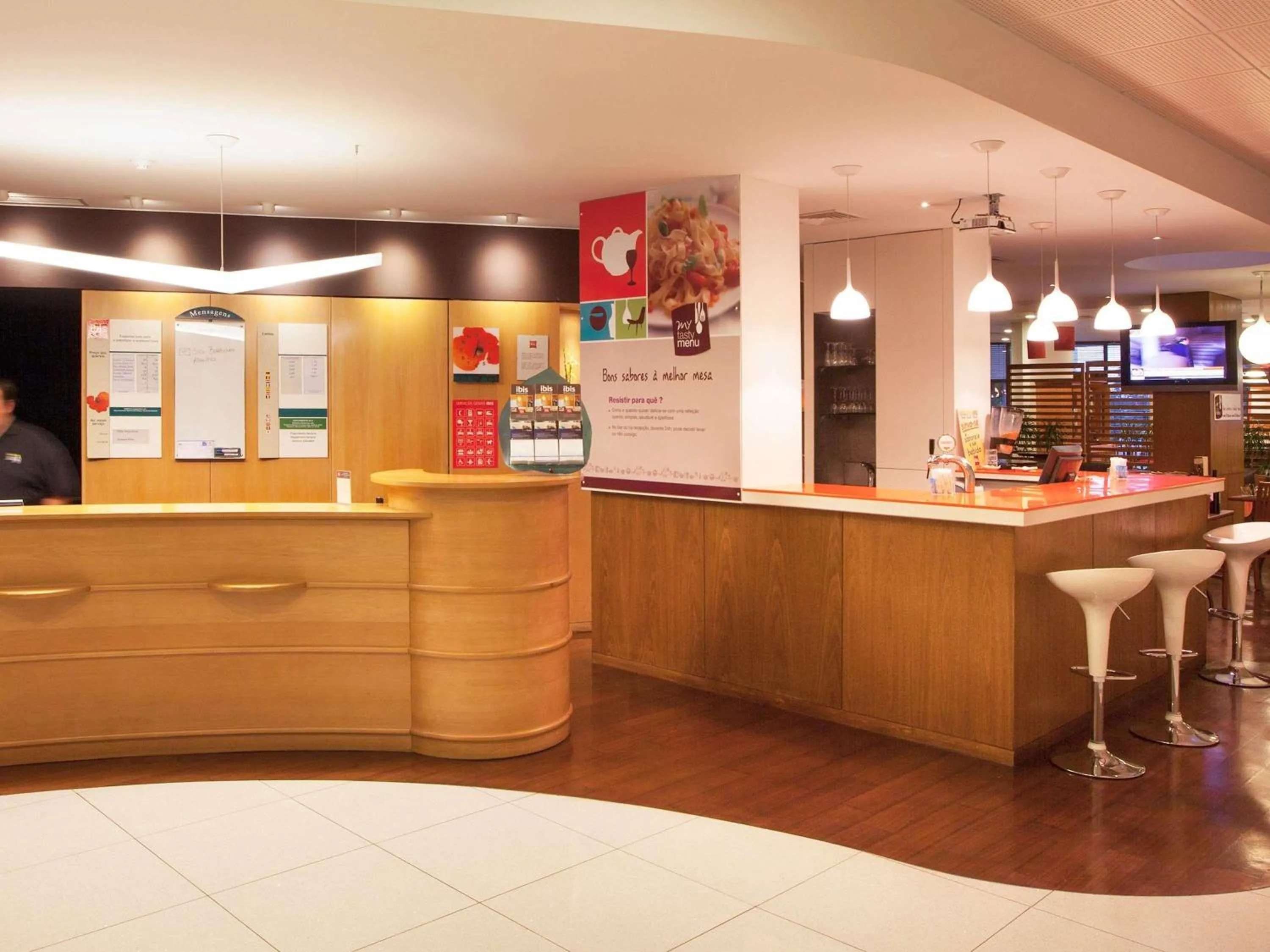 Property building in Hotel ibis Faro Algarve