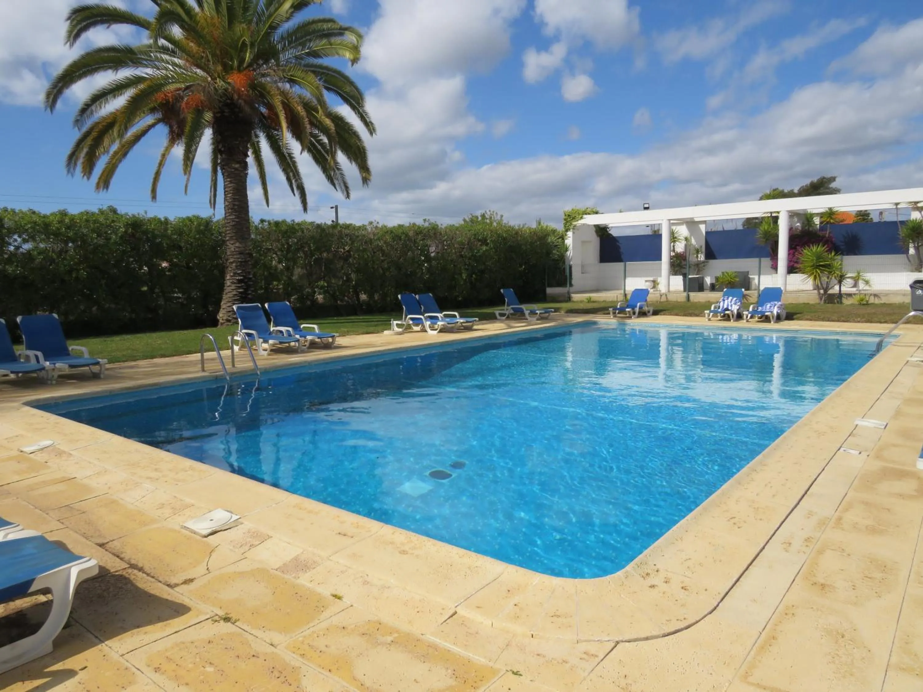 Swimming pool in Hotel ibis Faro Algarve