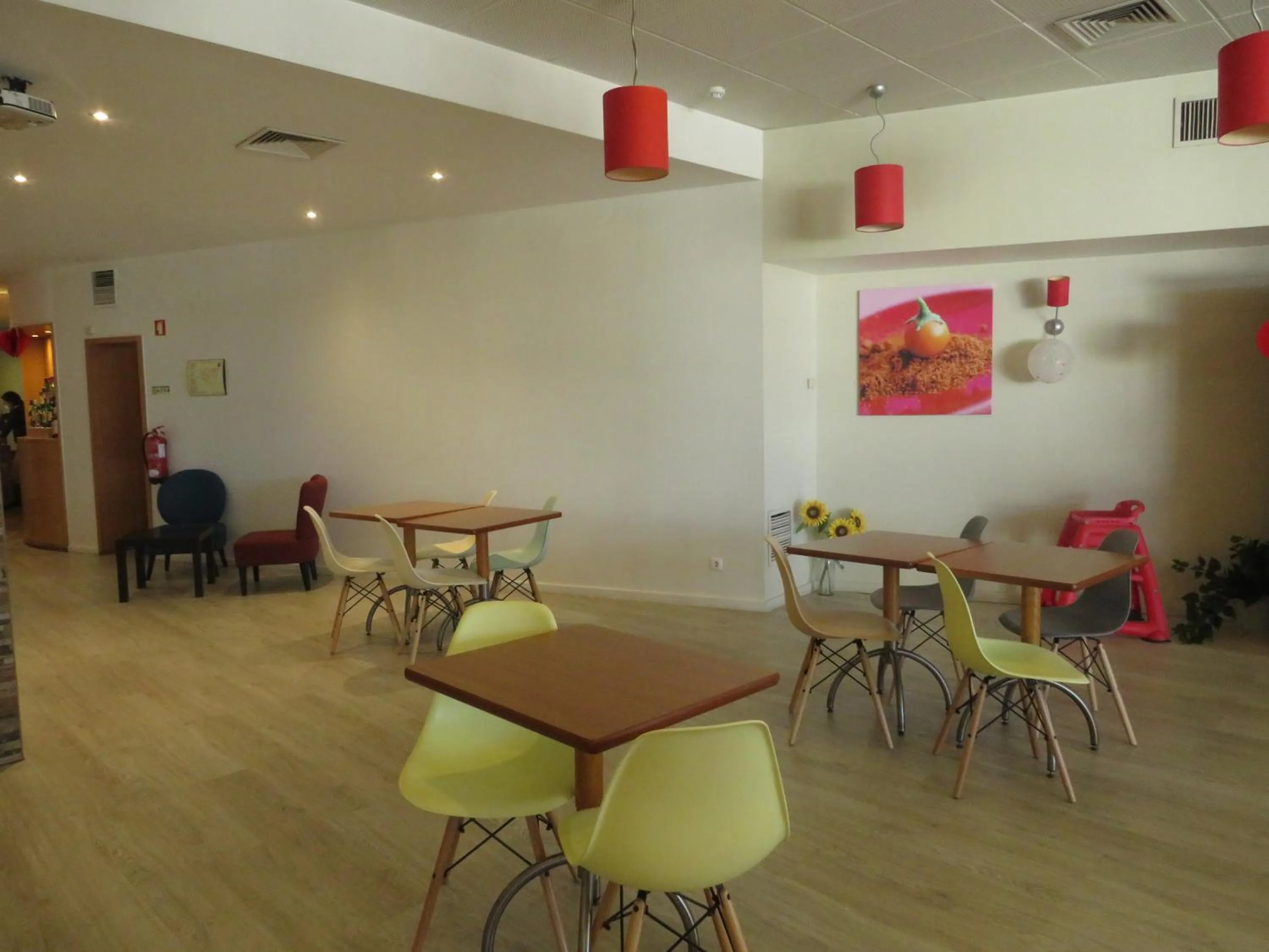 Restaurant/places to eat in Hotel ibis Faro Algarve