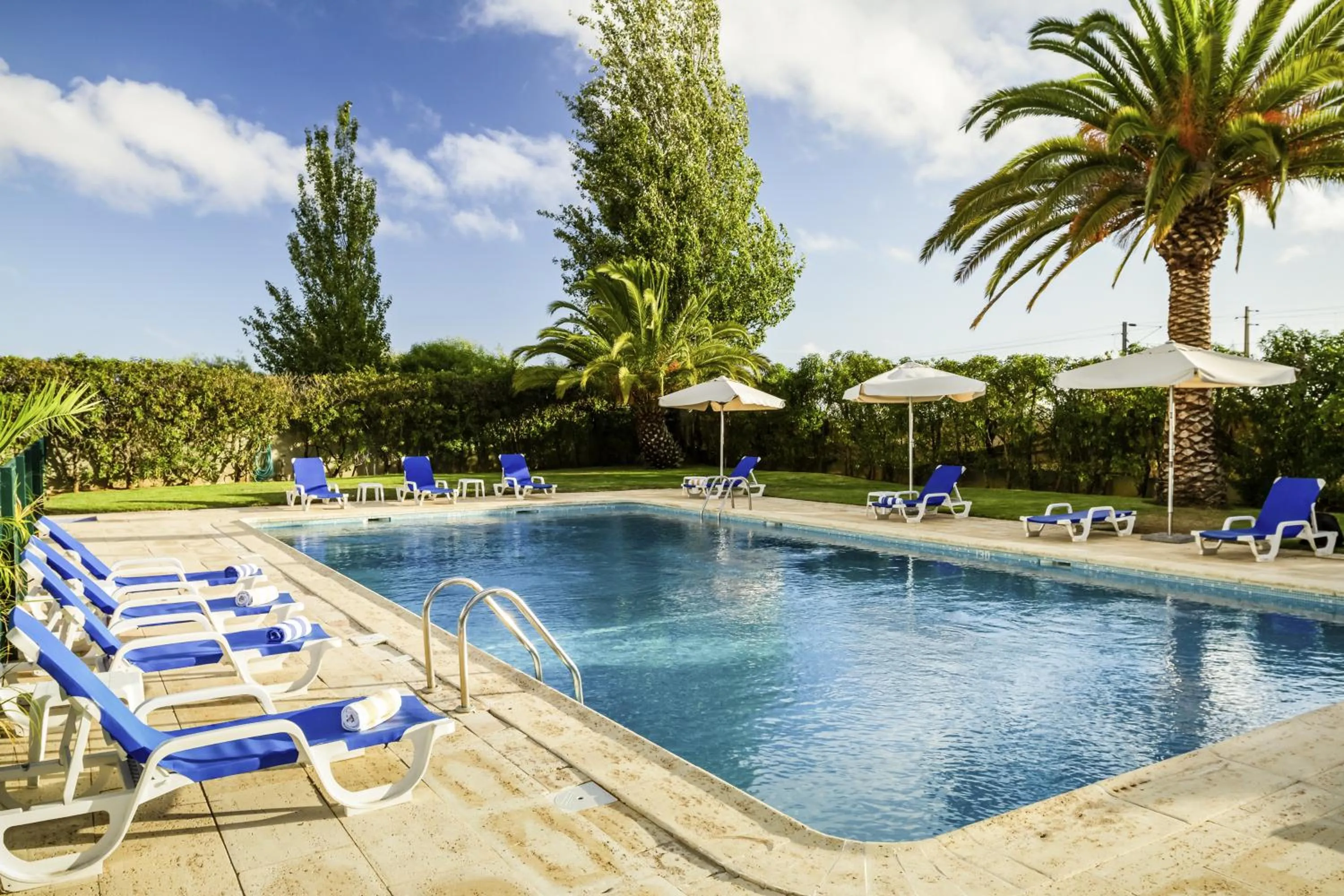 Swimming pool in Hotel ibis Faro Algarve