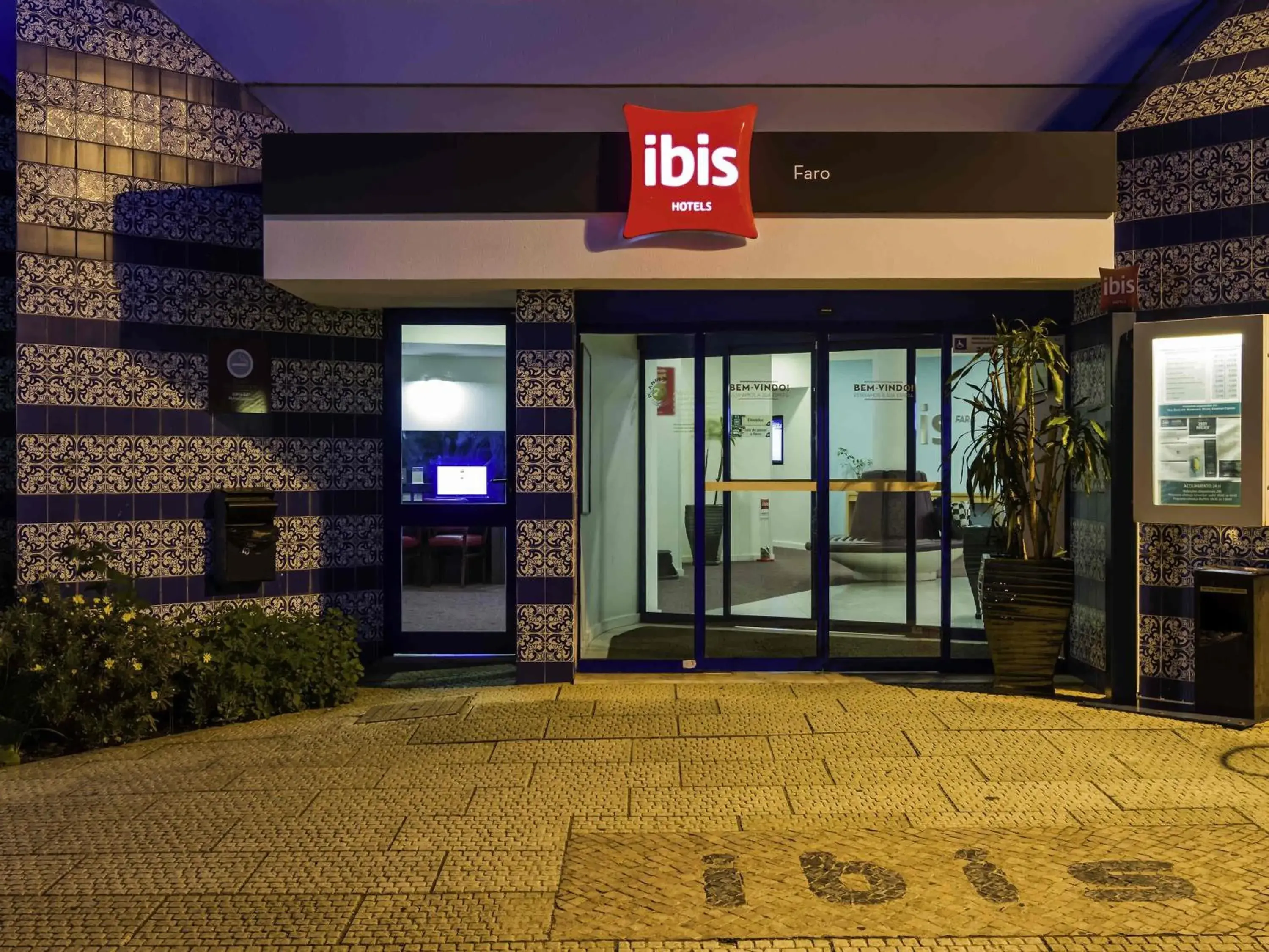 Property building in Hotel ibis Faro Algarve Property building in Hotel ibis Faro Algarve