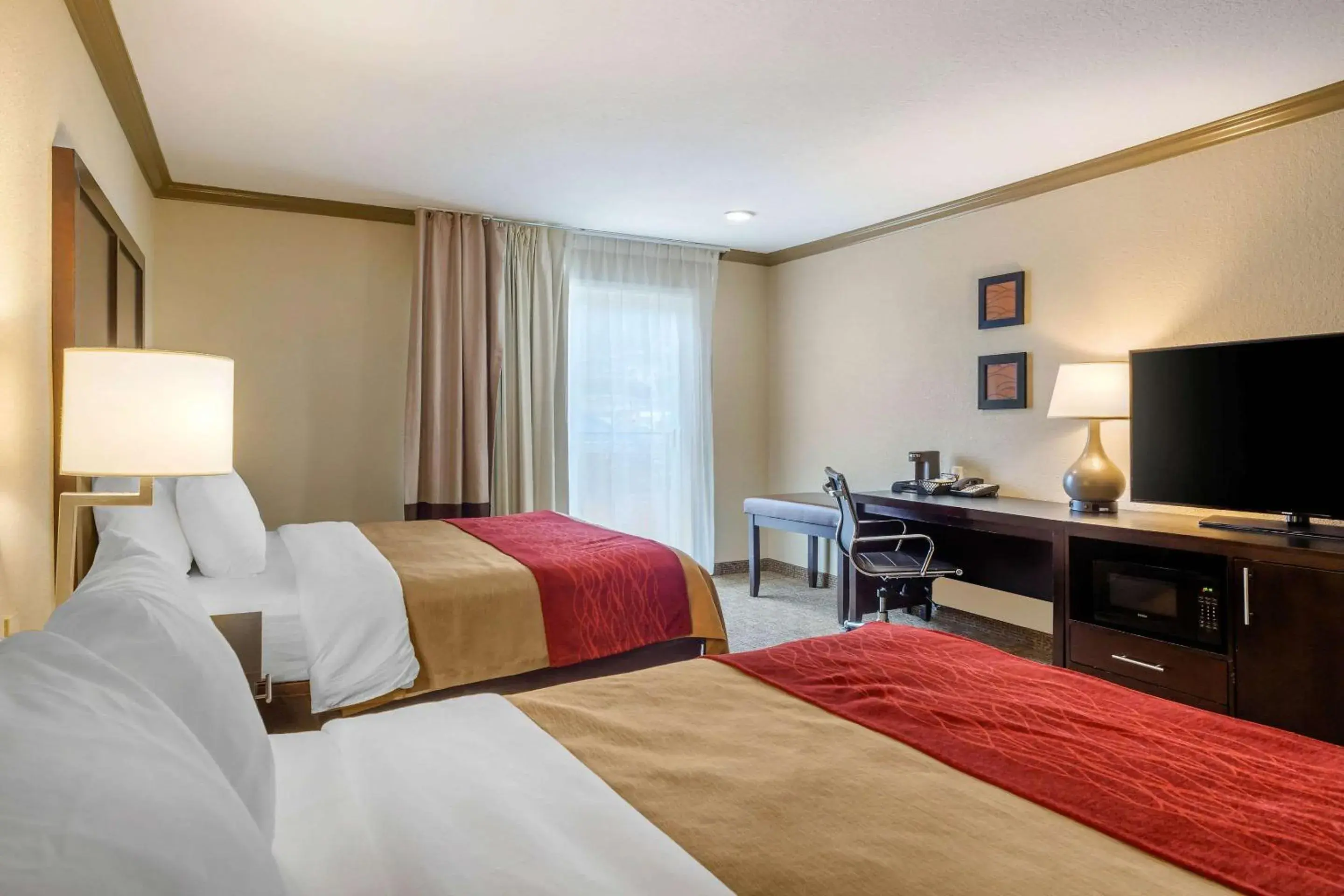 Photo of the whole room, Bed in Comfort Inn Castro Valley Photo of the whole room, Bed in Comfort Inn Castro Valley