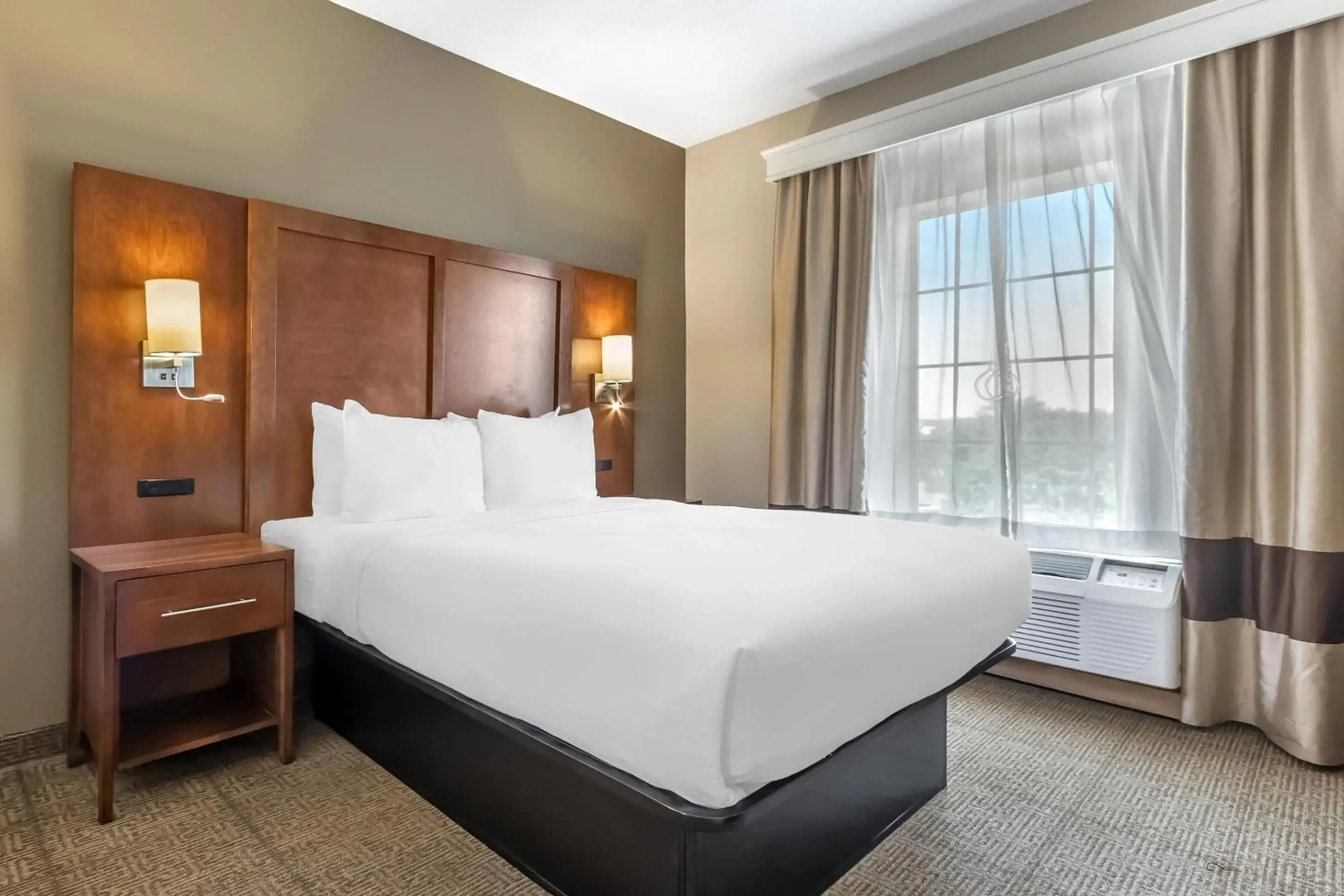 Bedroom, Bed in Comfort Suites Myrtle Beach Central Bedroom, Bed in Comfort Suites Myrtle Beach Central