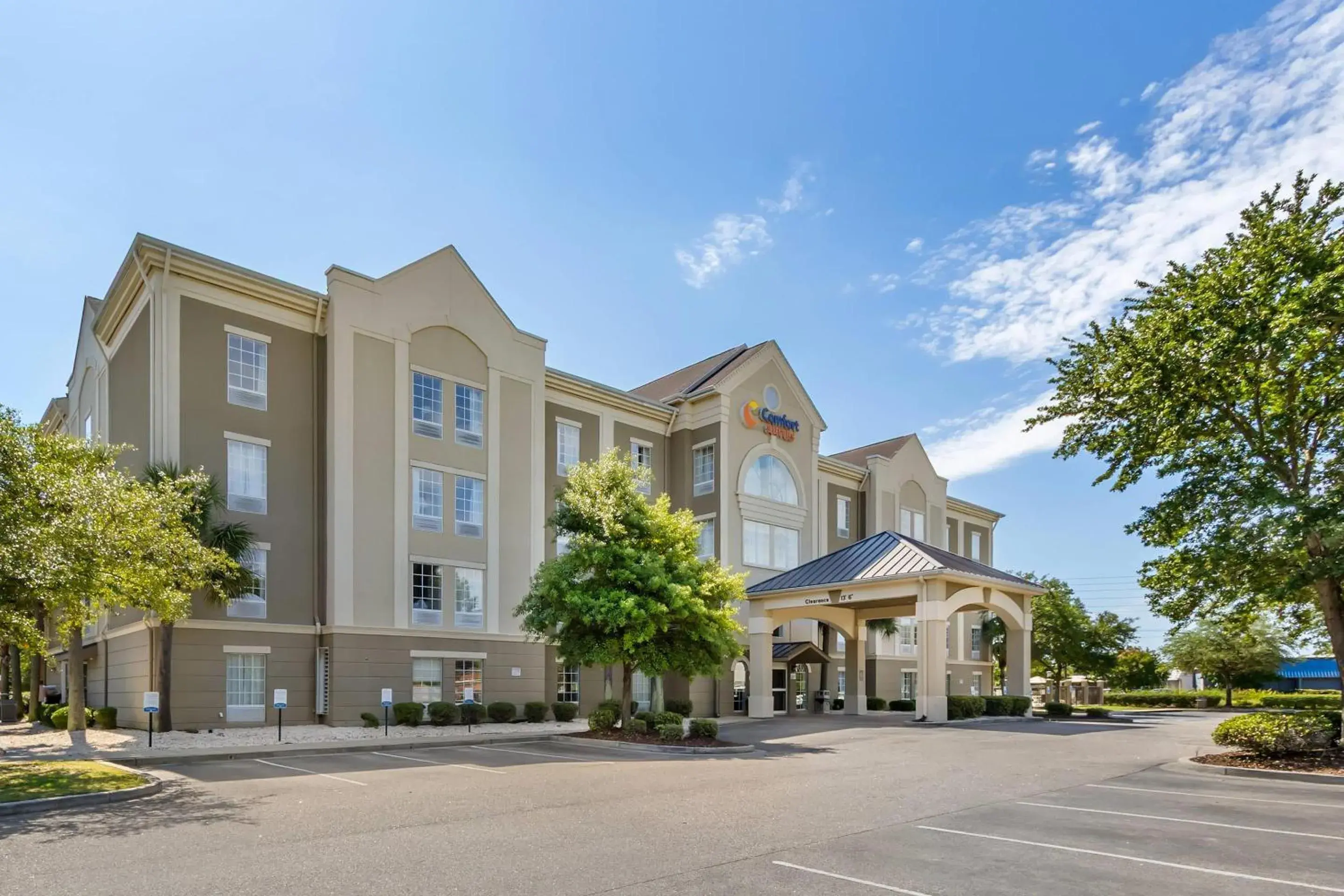 Property building in Comfort Suites Myrtle Beach Central Property building in Comfort Suites Myrtle Beach Central