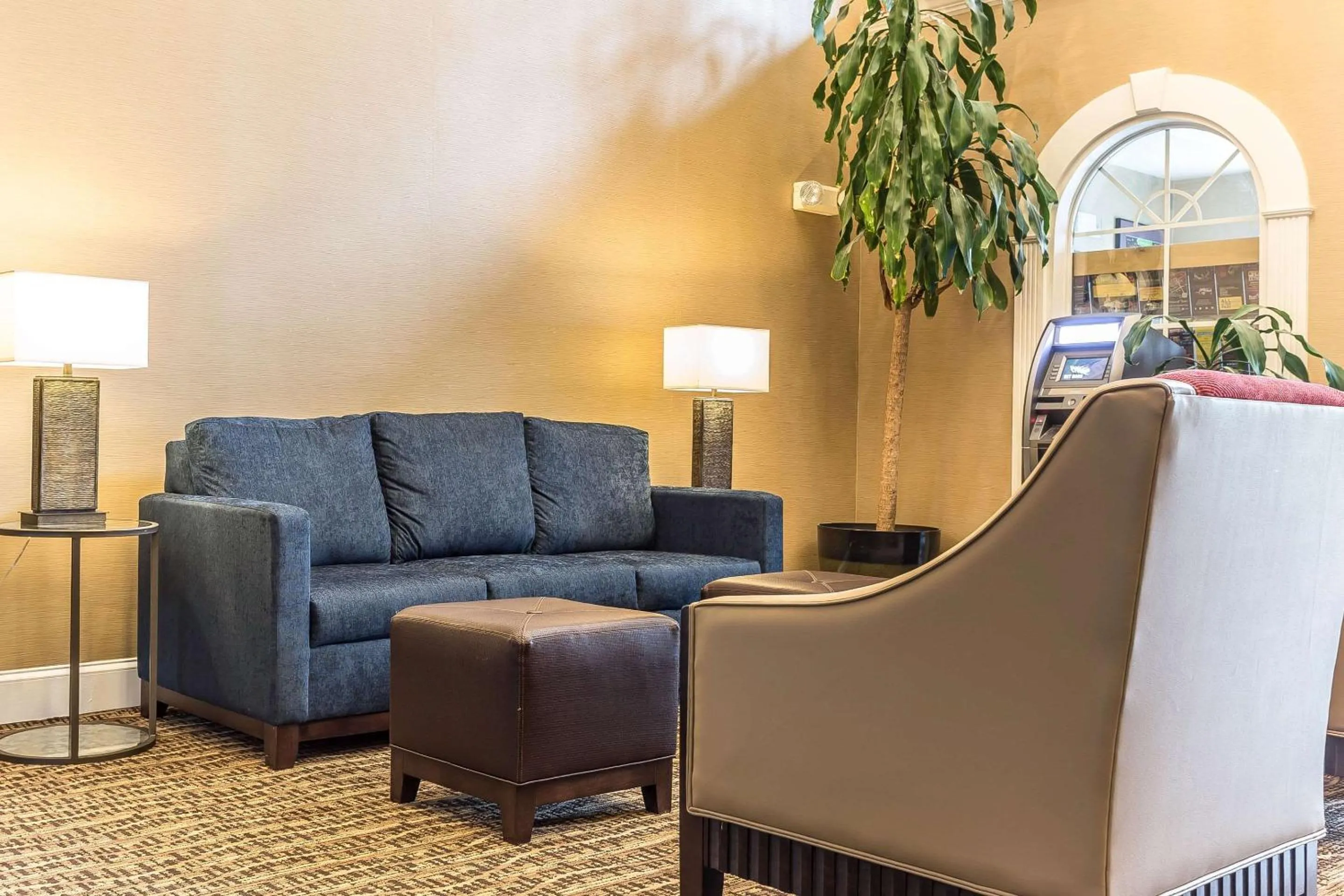 Lobby or reception in Comfort Suites Myrtle Beach Central