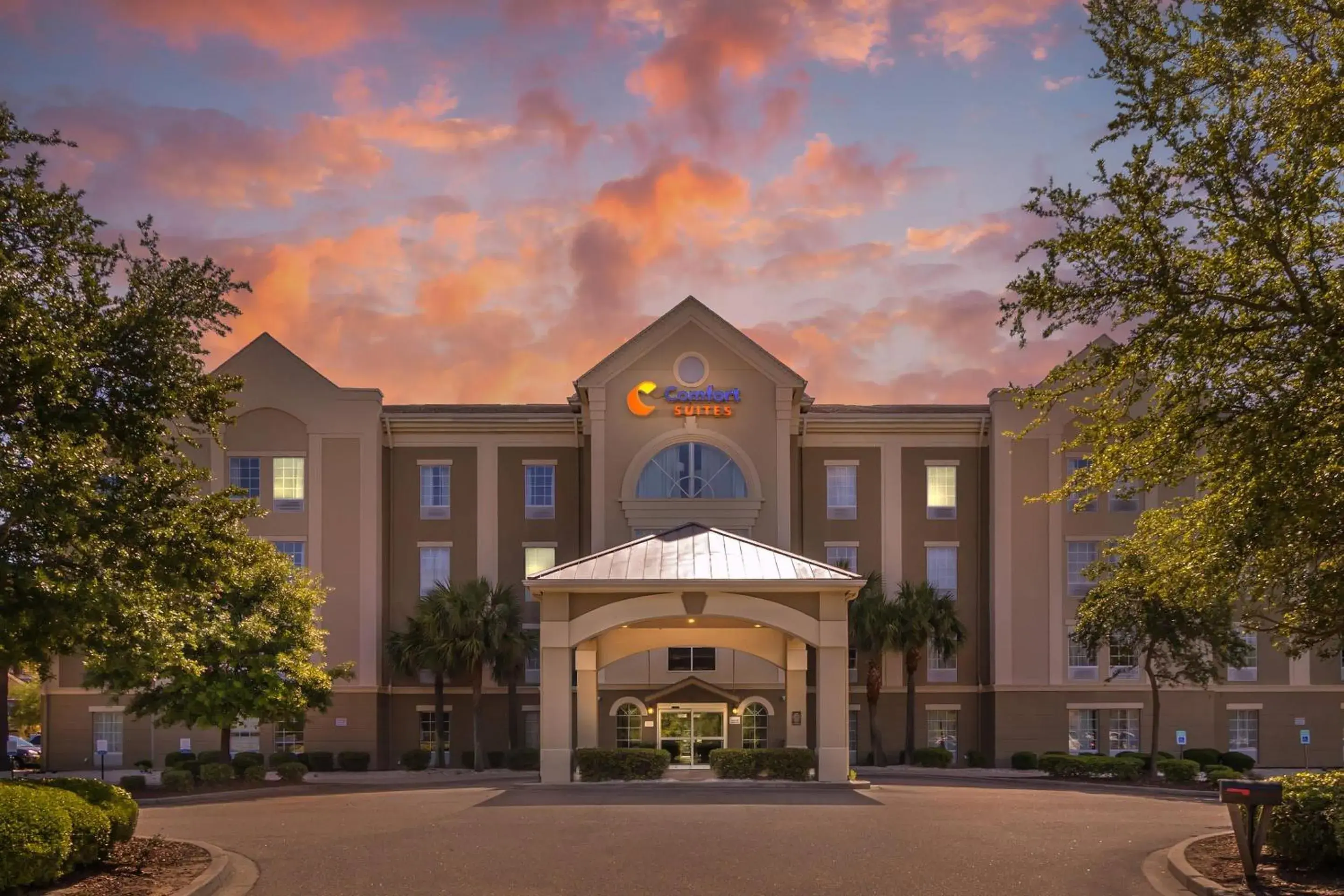 Property building in Comfort Suites Myrtle Beach Central Property building in Comfort Suites Myrtle Beach Central