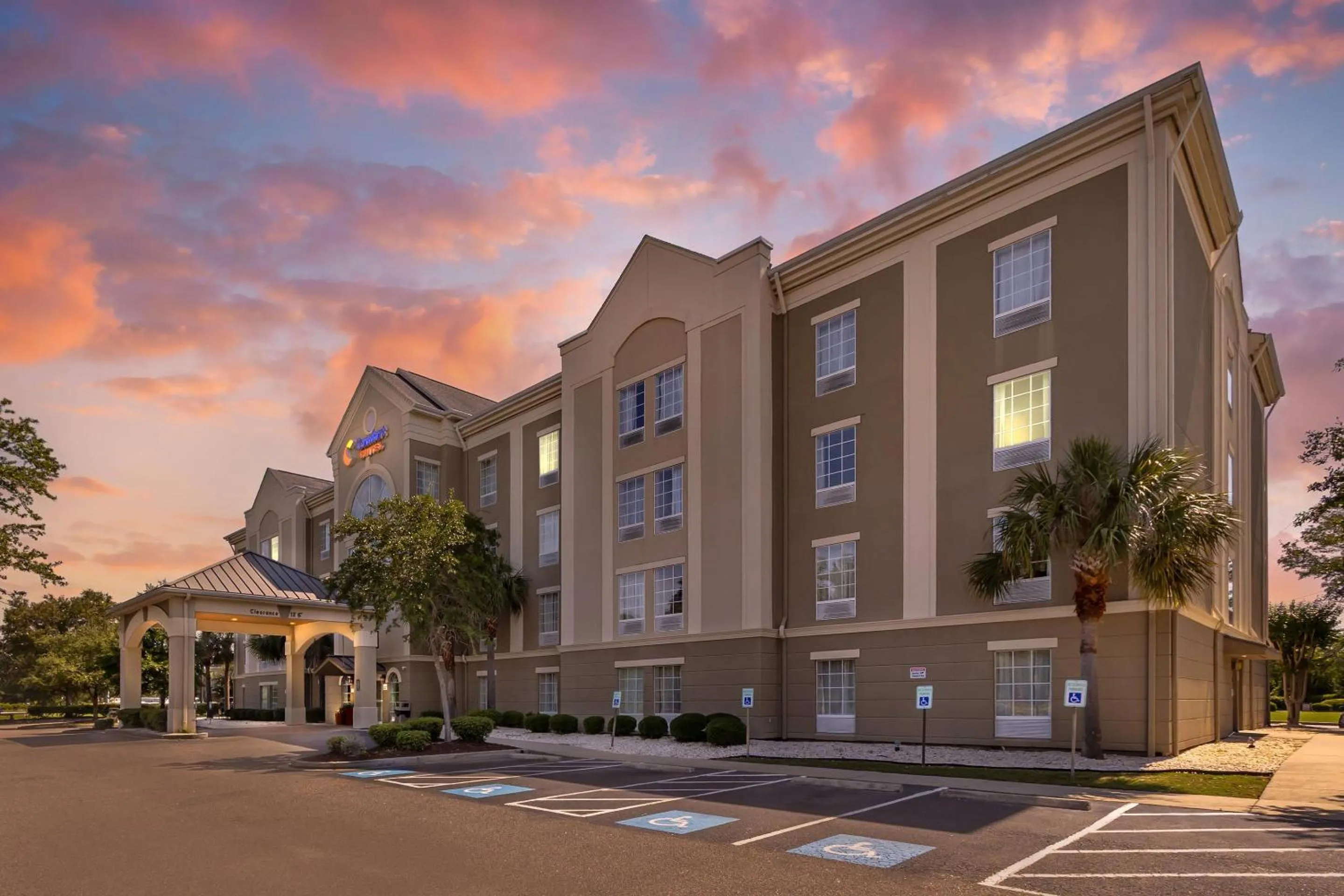 Property building in Comfort Suites Myrtle Beach Central
