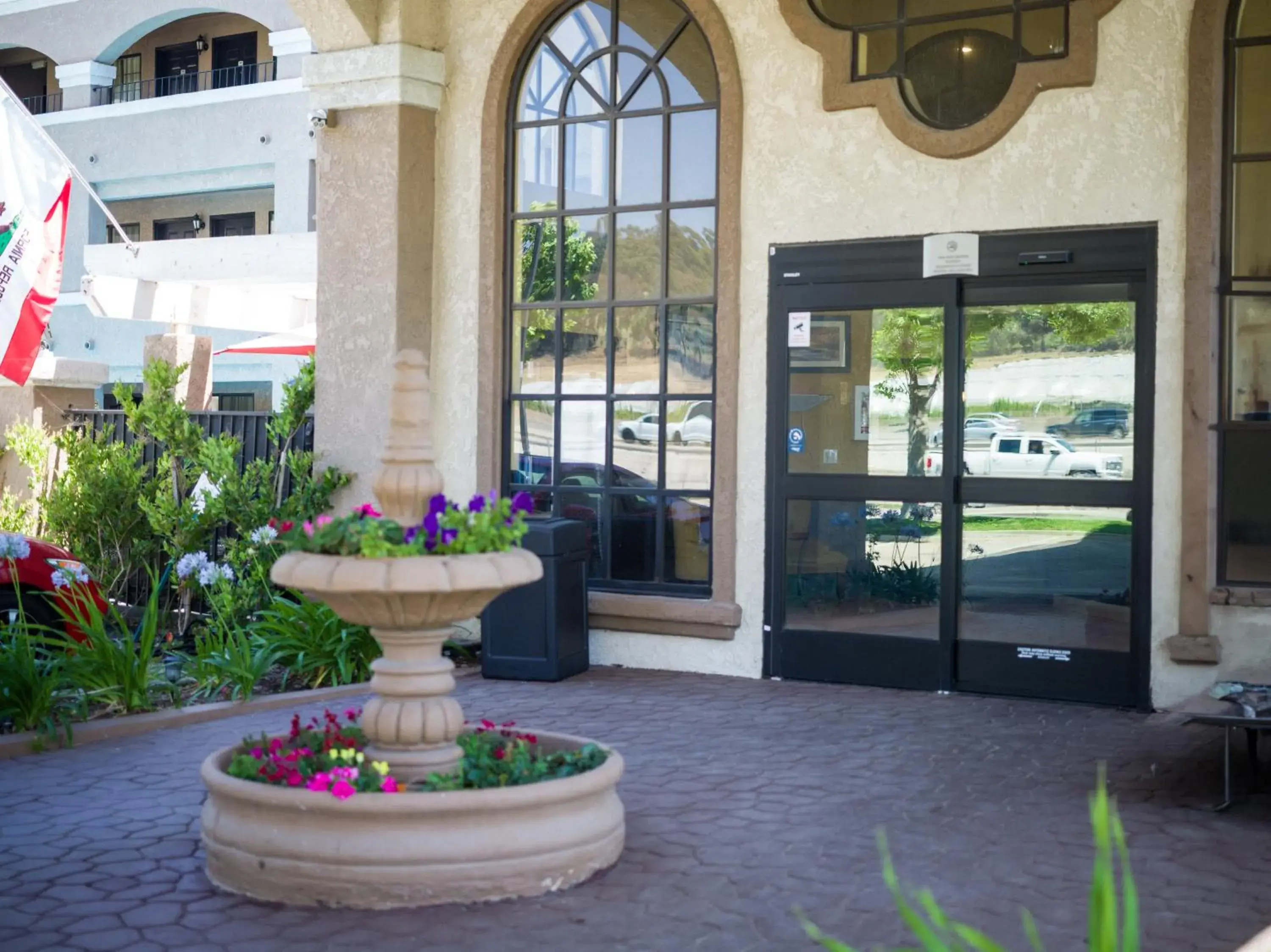 Property building in Quality Inn & Suites Camarillo-Oxnard Property building in Quality Inn & Suites Camarillo-Oxnard