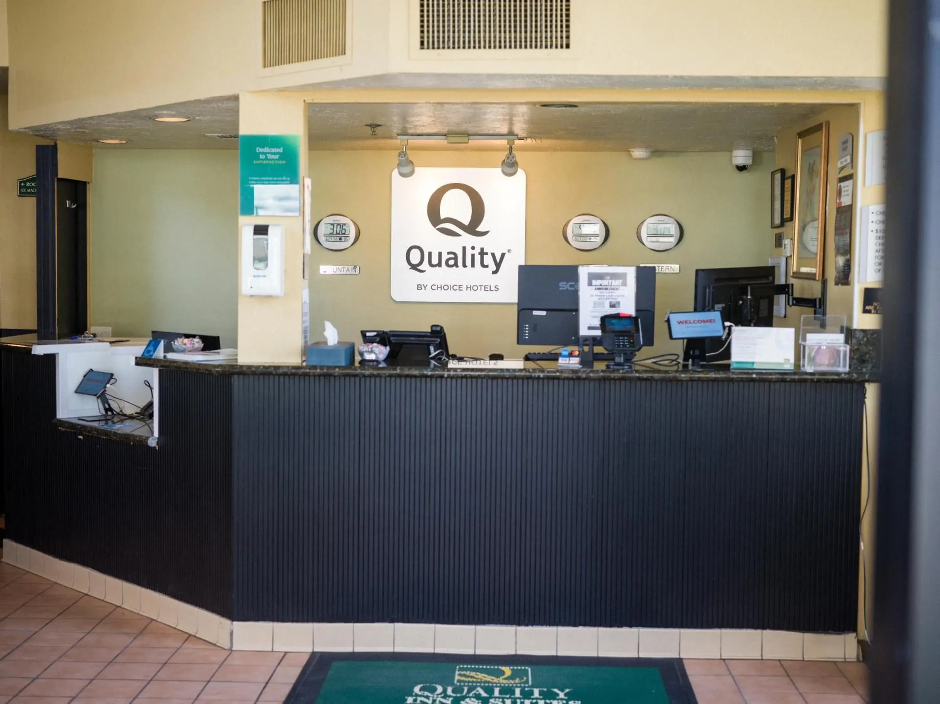 Lobby or reception in Quality Inn & Suites Camarillo-Oxnard Lobby or reception in Quality Inn & Suites Camarillo-Oxnard