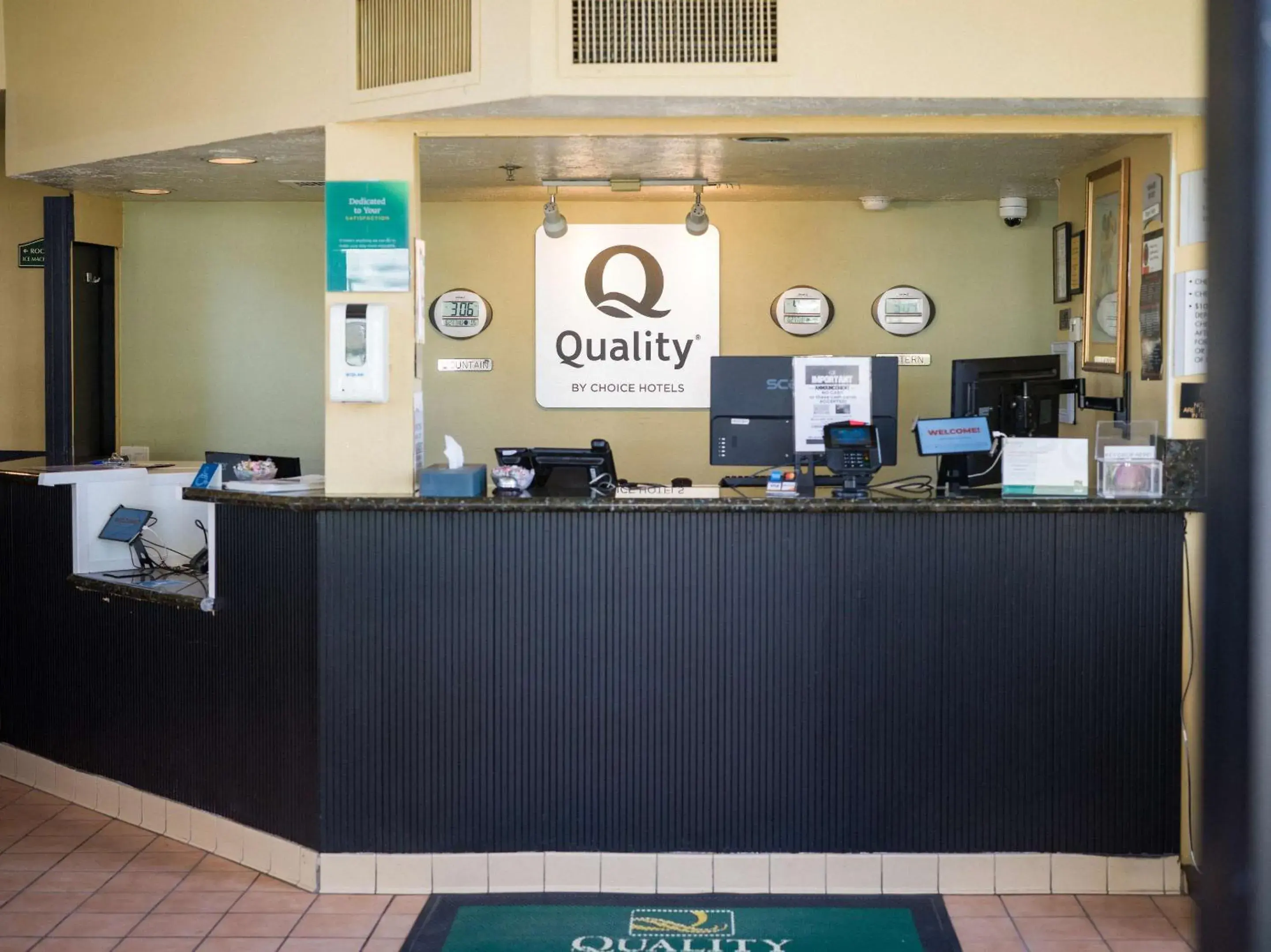 Lobby or reception in Quality Inn & Suites Camarillo-Oxnard Lobby or reception in Quality Inn & Suites Camarillo-Oxnard