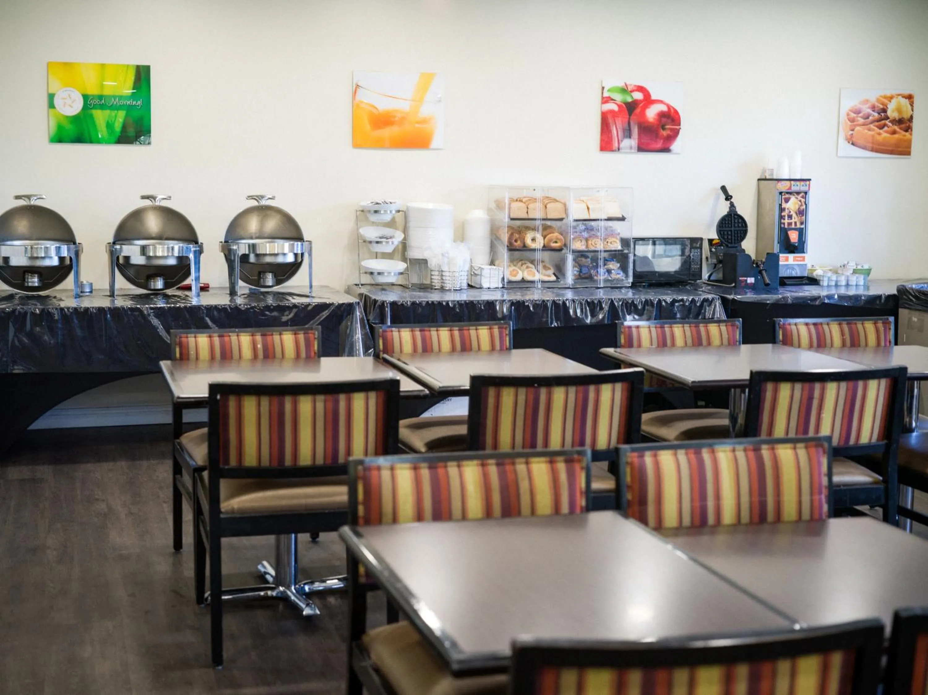 Breakfast in Quality Inn & Suites Camarillo-Oxnard