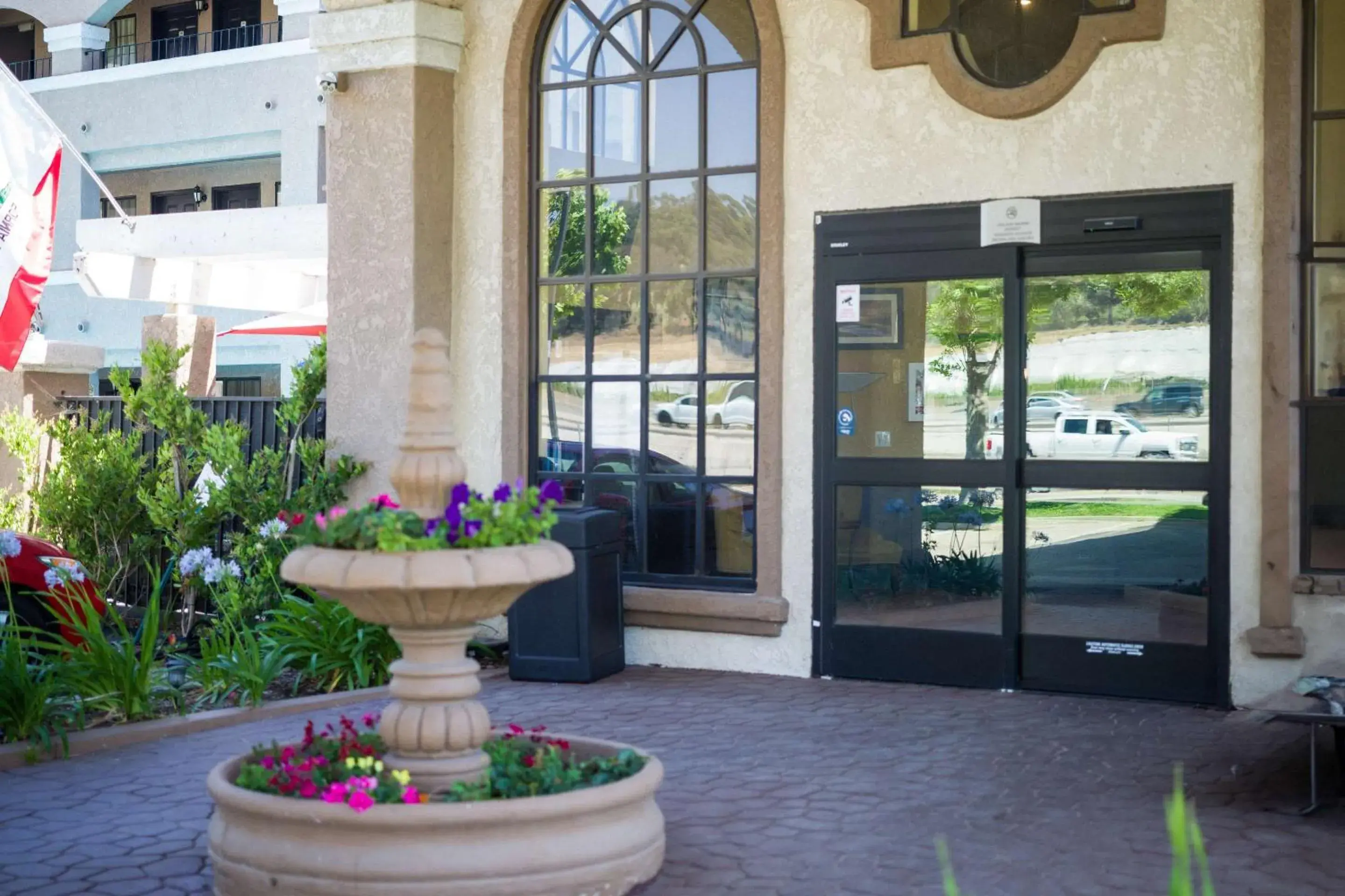 Property building in Quality Inn & Suites Camarillo-Oxnard Property building in Quality Inn & Suites Camarillo-Oxnard