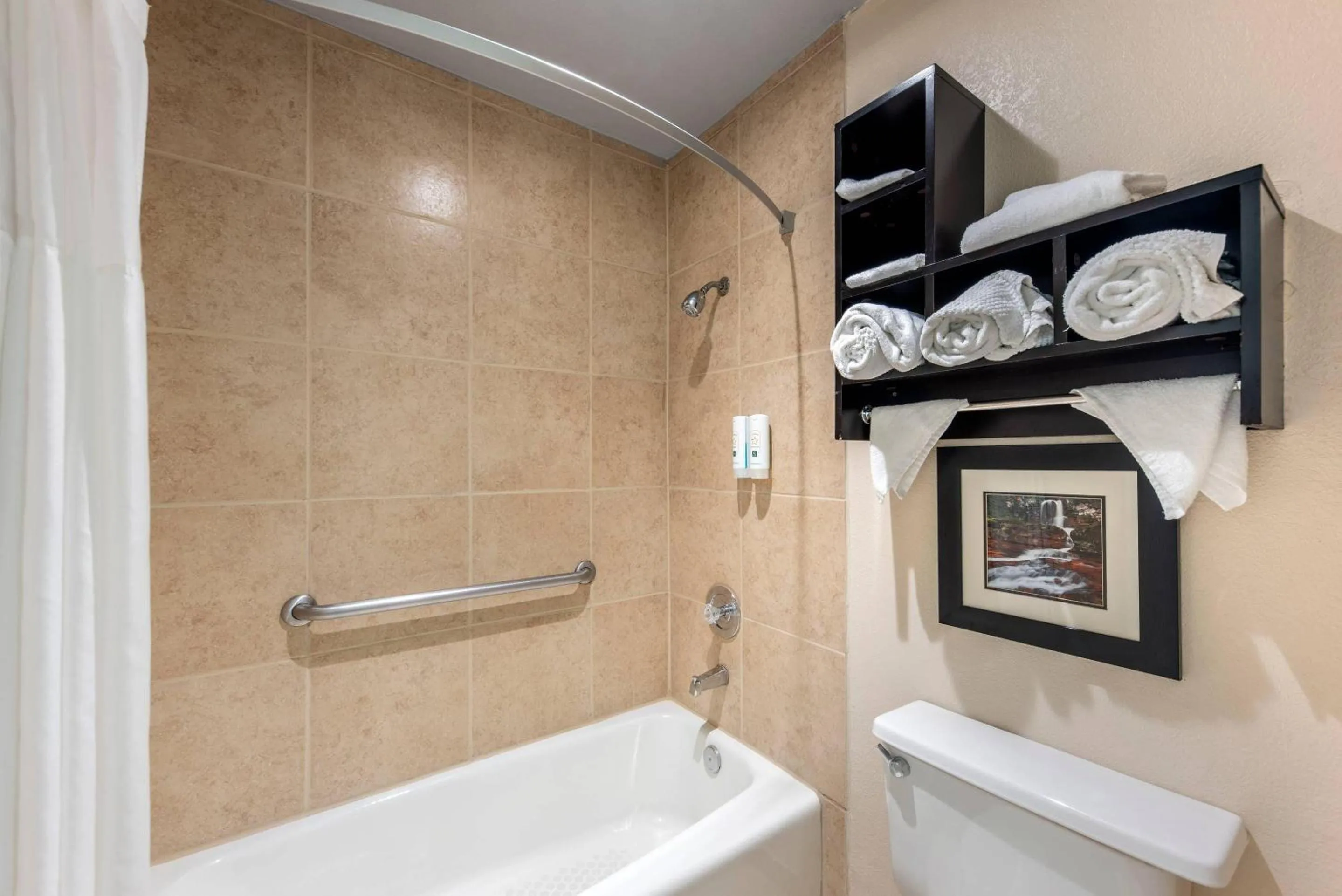 Bedroom in Quality Inn Near Lake Marble Falls