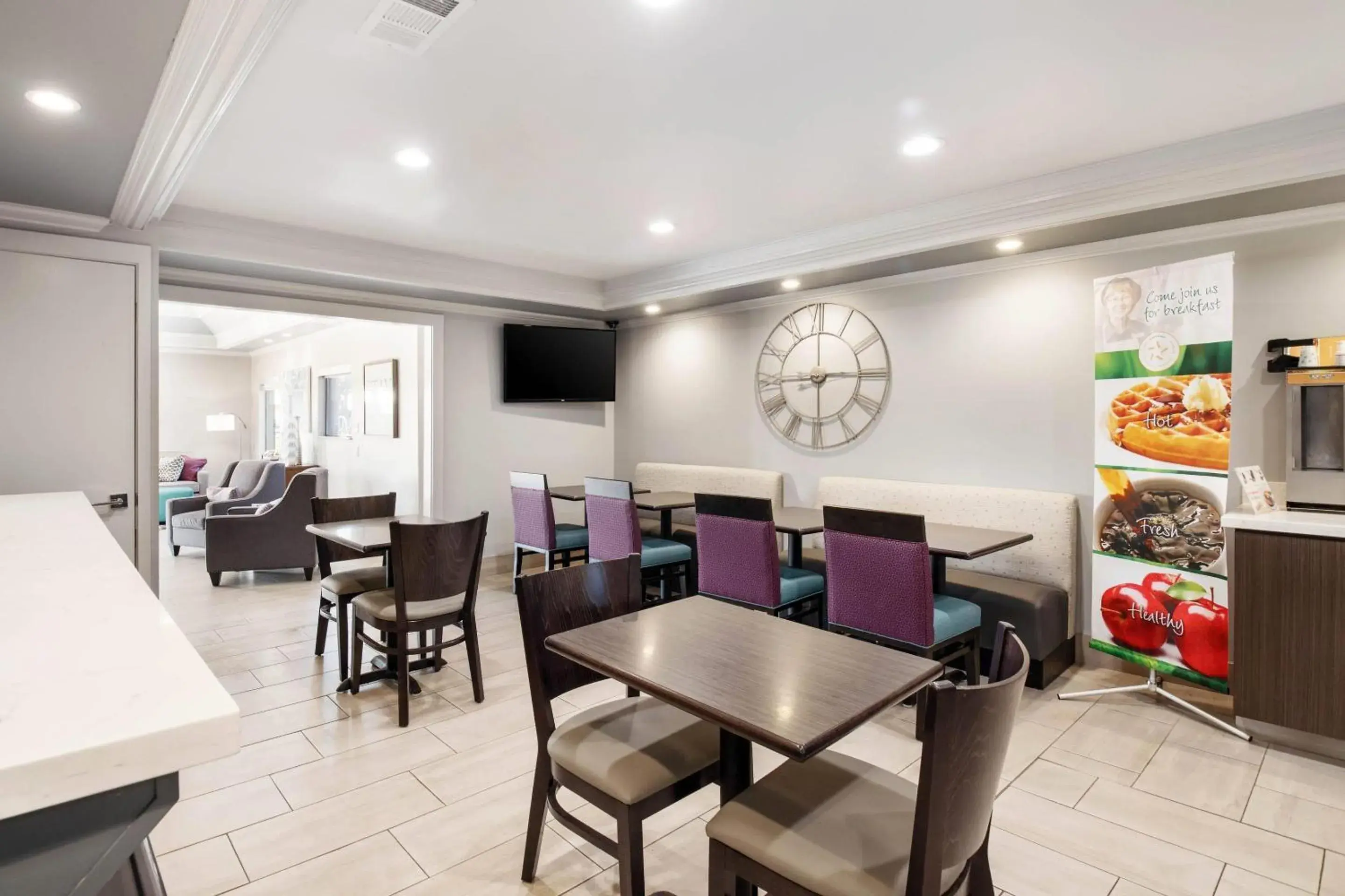 Breakfast in Quality Inn Near Lake Marble Falls Breakfast in Quality Inn Near Lake Marble Falls