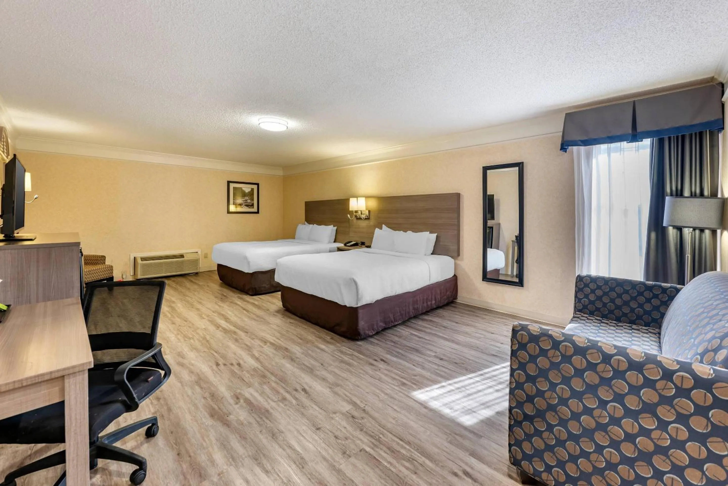 Bedroom, Bed in Quality Inn Near Lake Marble Falls