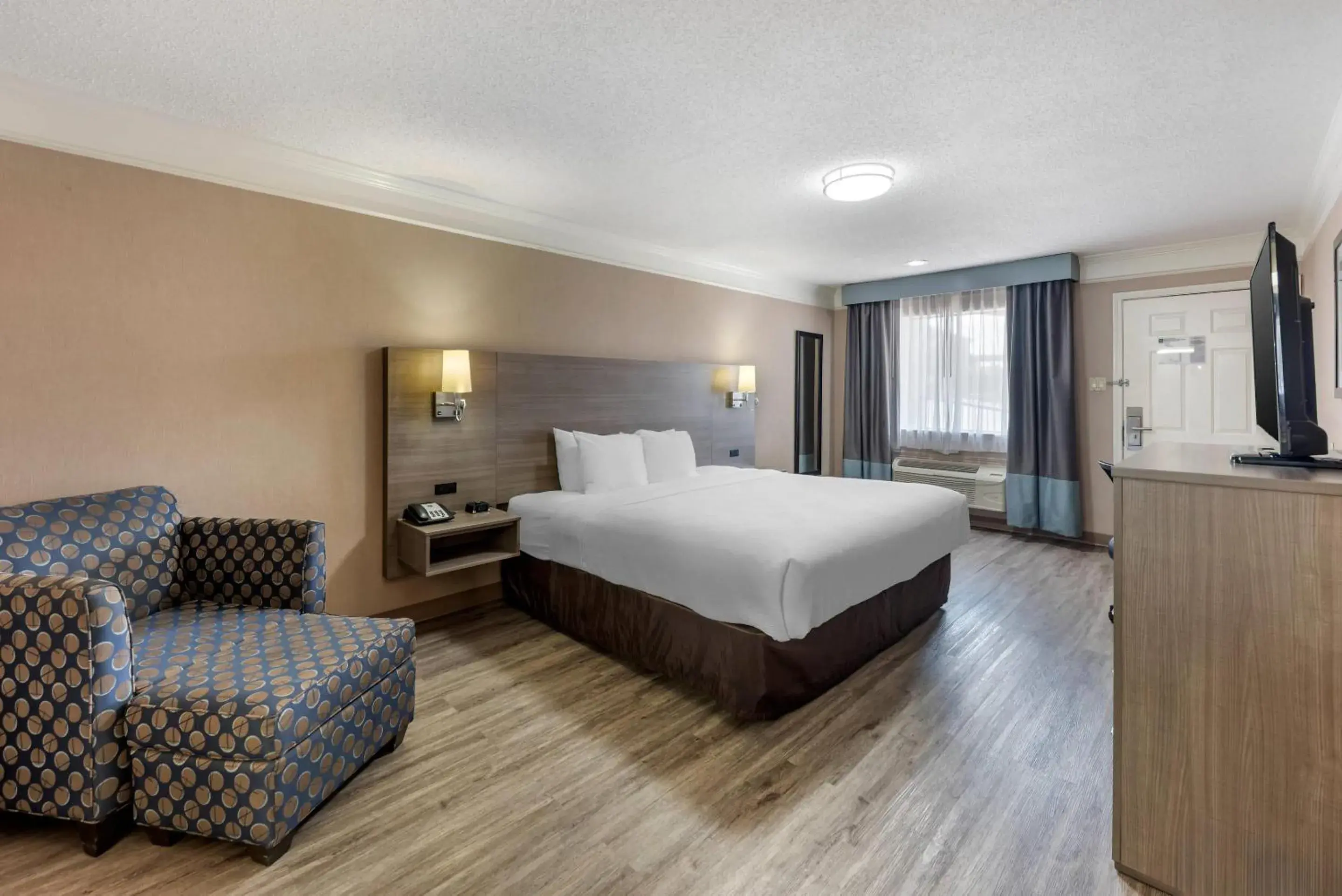 Bedroom, Bed in Quality Inn Near Lake Marble Falls Bedroom, Bed in Quality Inn Near Lake Marble Falls