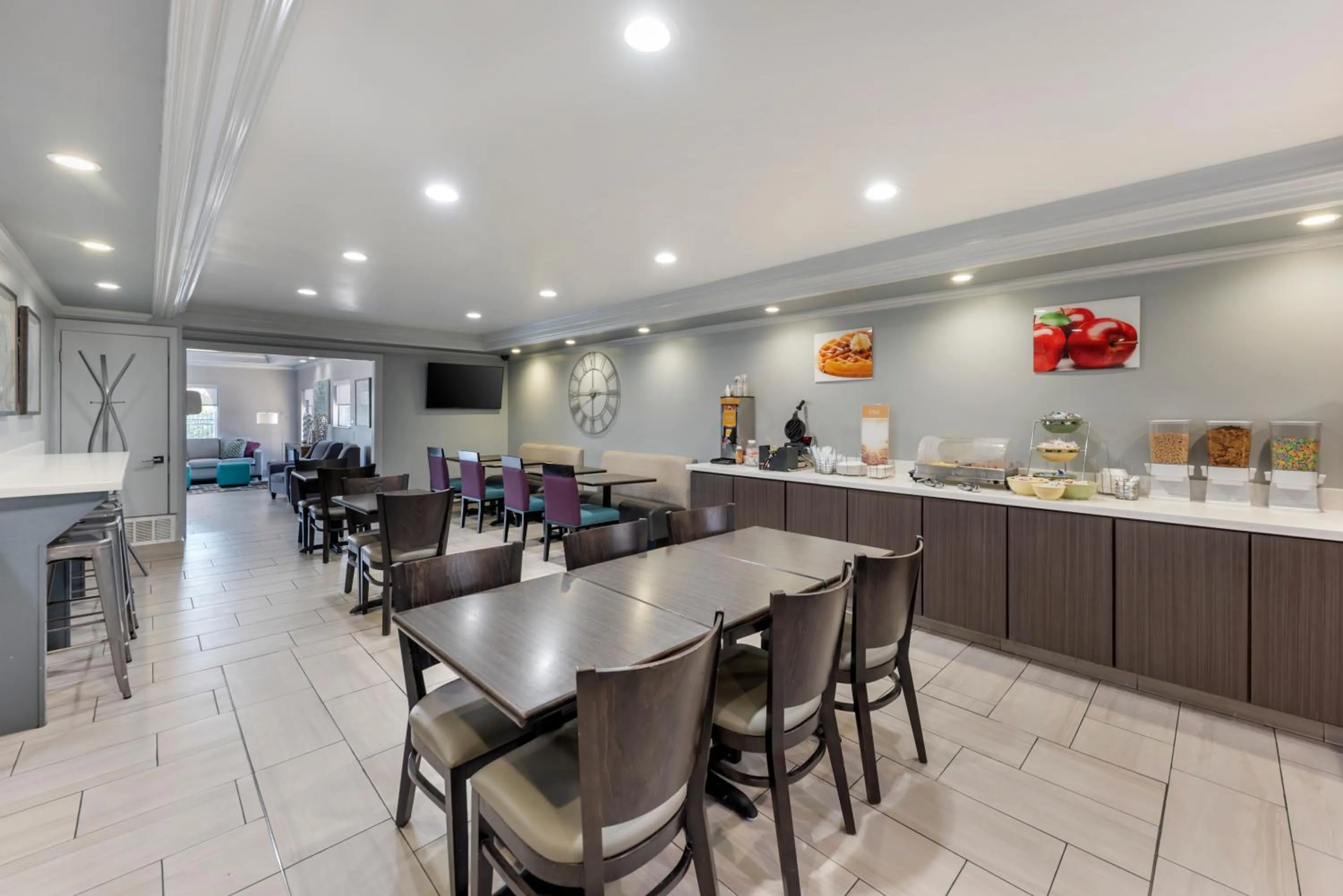 Dining area in Quality Inn Near Lake Marble Falls
