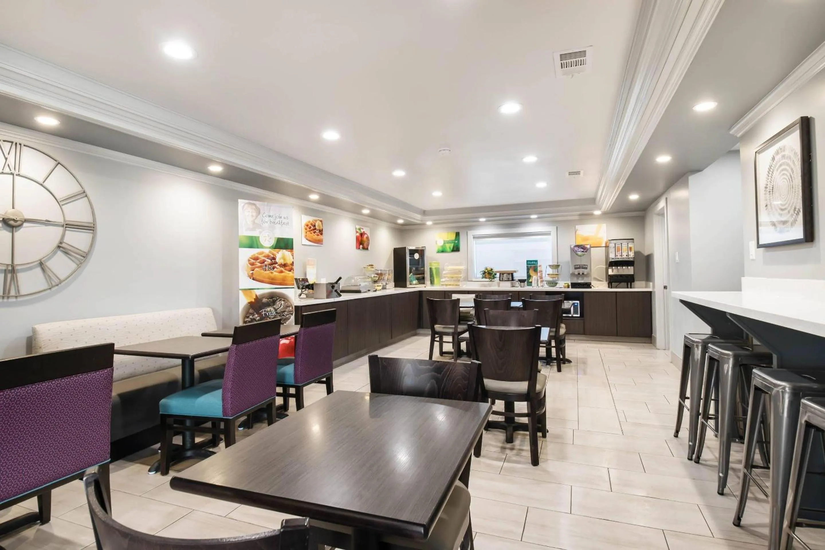 Breakfast in Quality Inn Near Lake Marble Falls