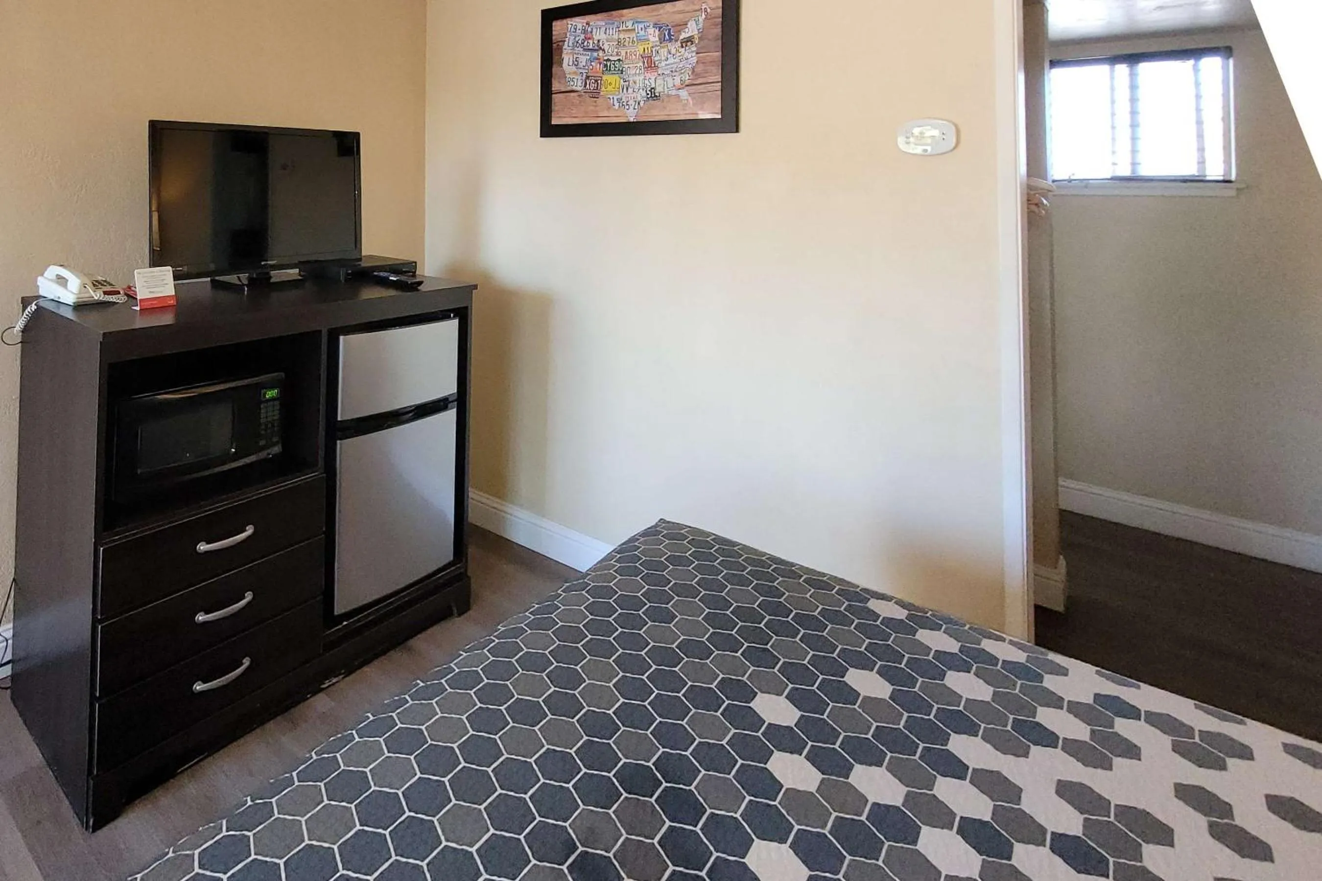 Bedroom, Bed in Econo Lodge Sacramento Convention Center