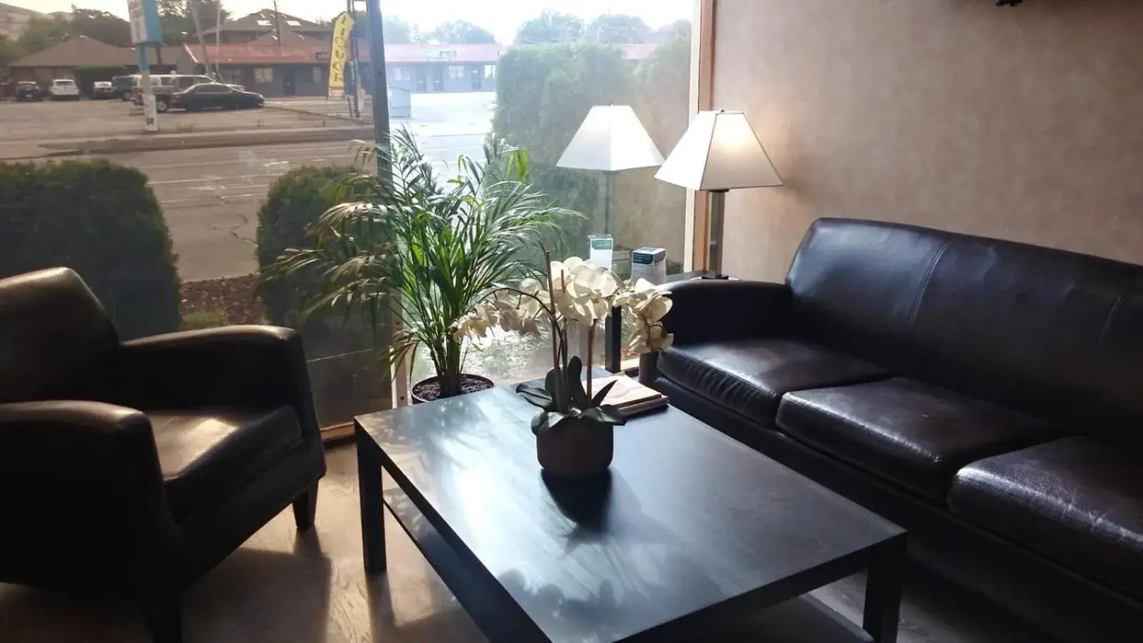 Lobby or reception in Holiday Lodge Yakima Lobby or reception in Holiday Lodge Yakima