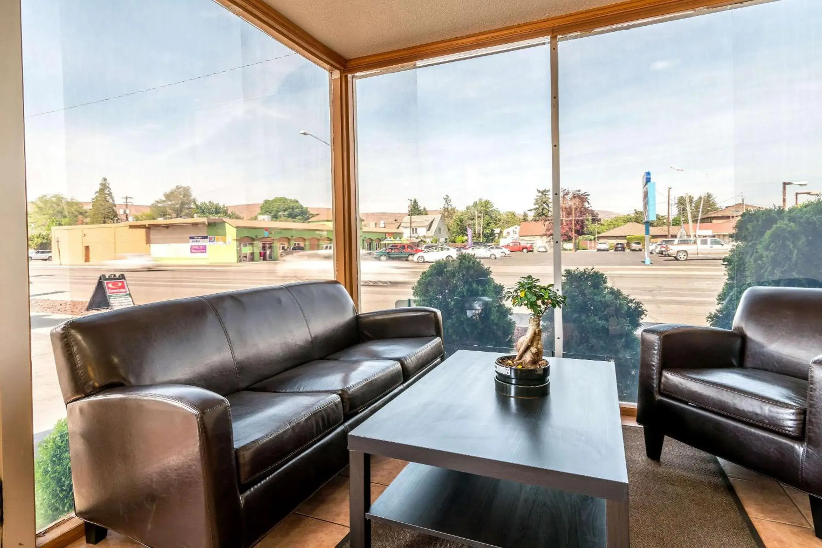 Lobby or reception in Holiday Lodge Yakima Lobby or reception in Holiday Lodge Yakima