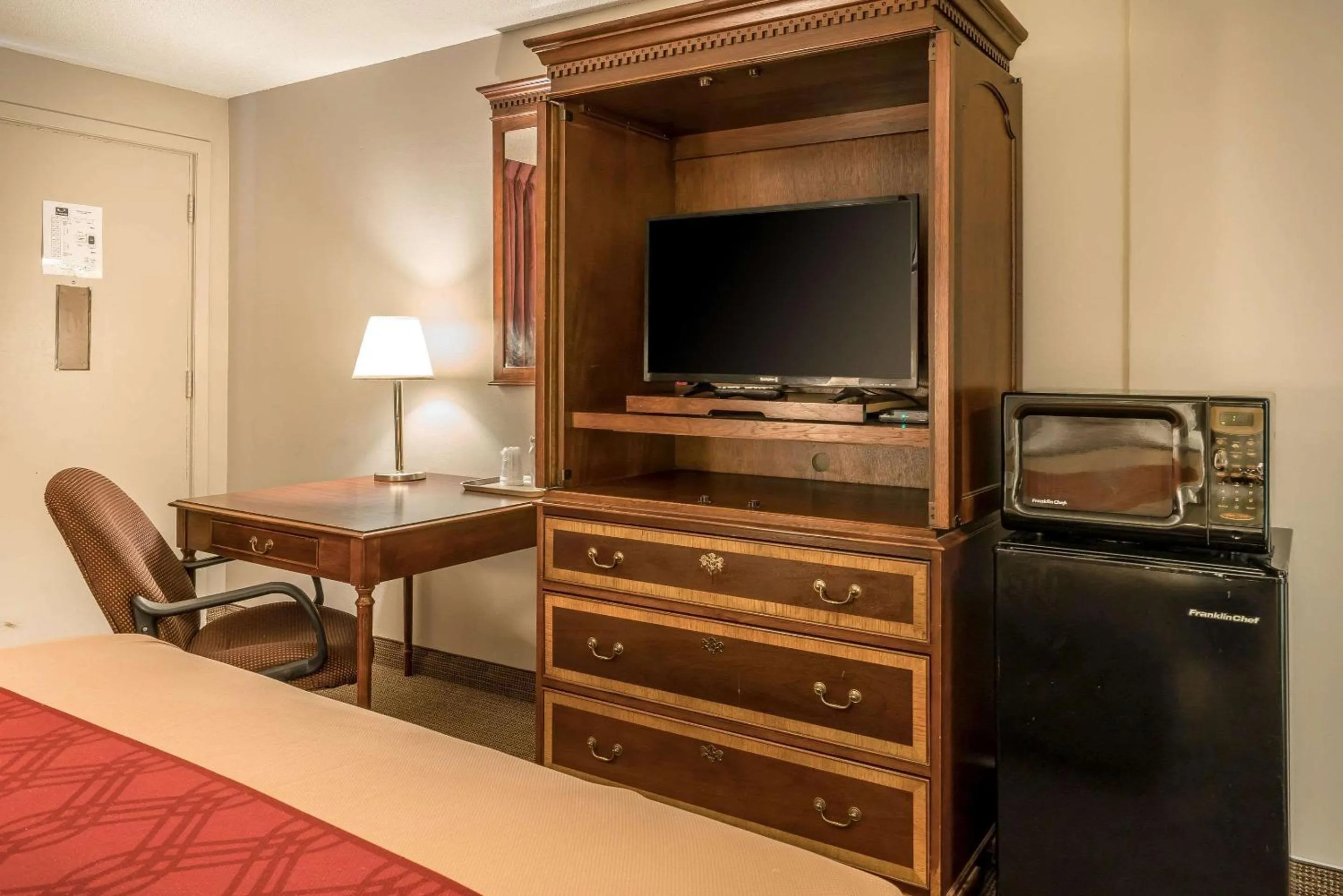 Photo of the whole room, Bed in Holiday Lodge Yakima