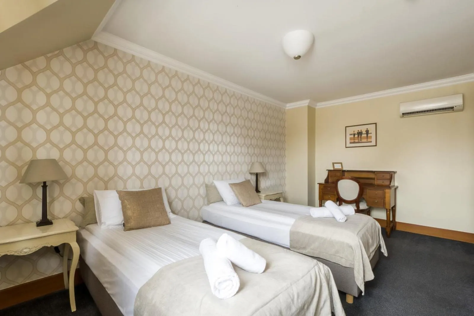 Restaurant/places to eat, Bed in American House Baletowa