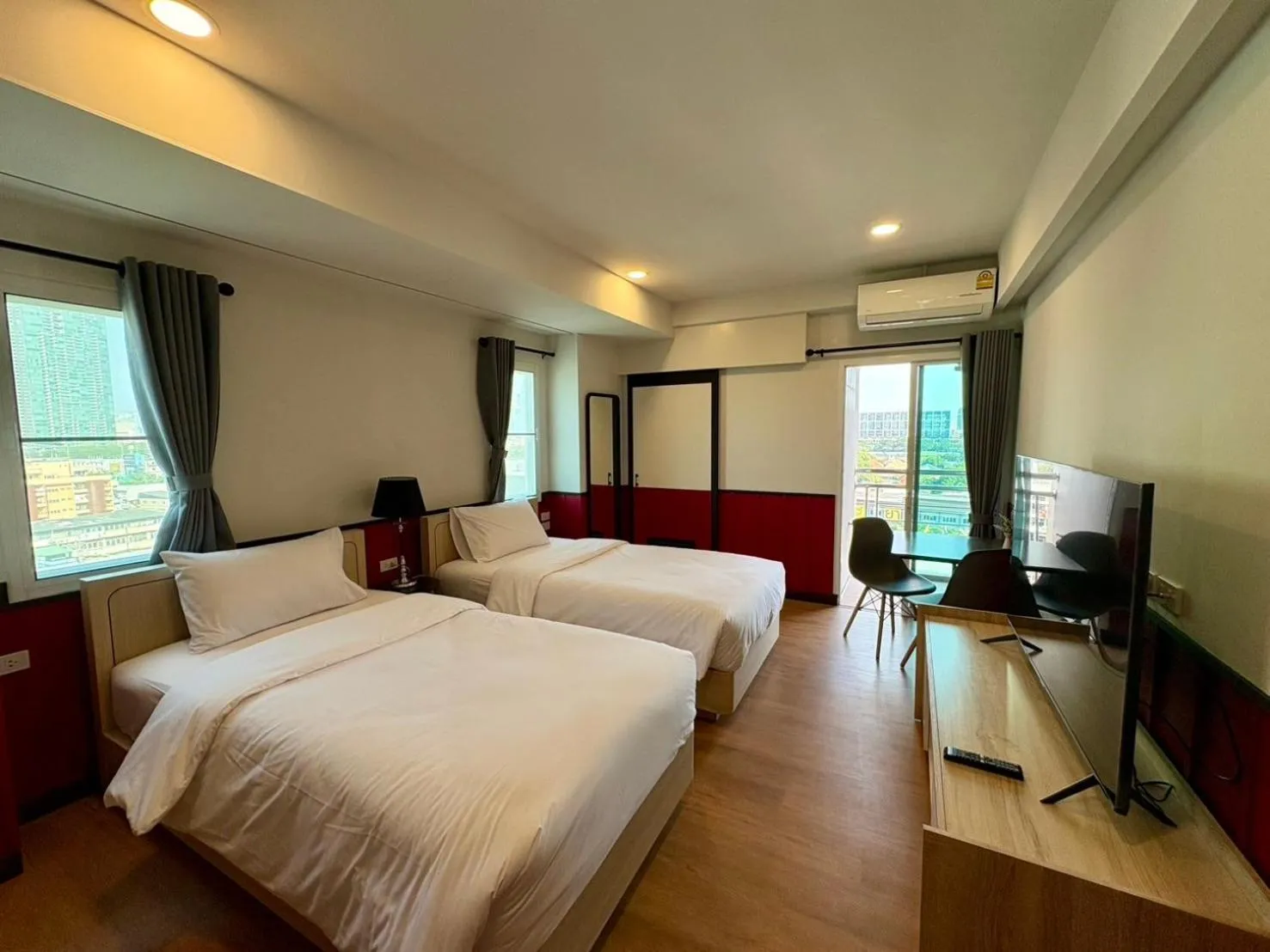 Photo of the whole room, Bed in U Sabai Hotel Bangkok