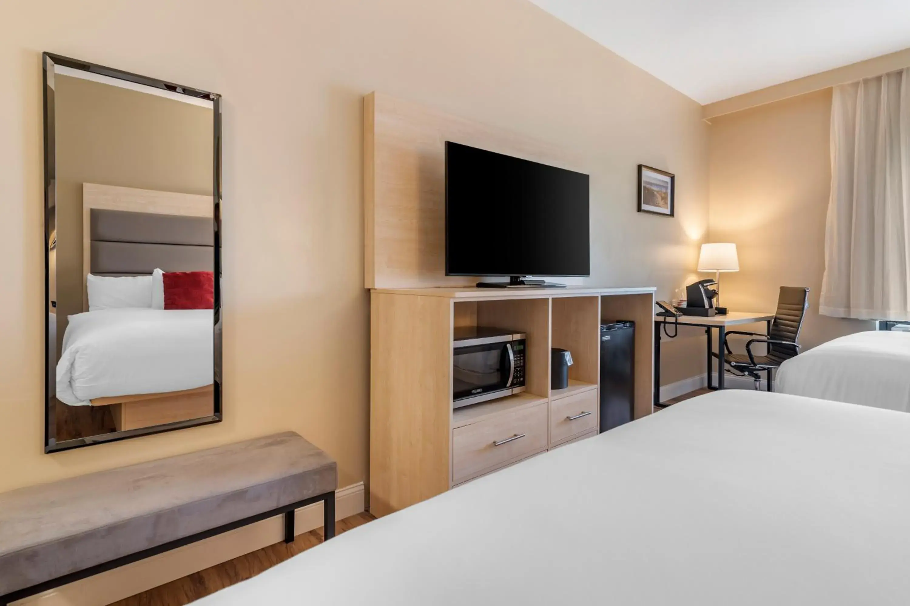 Photo of the whole room, Bed in Casco Bay Hotel, Ascend Hotel Collection