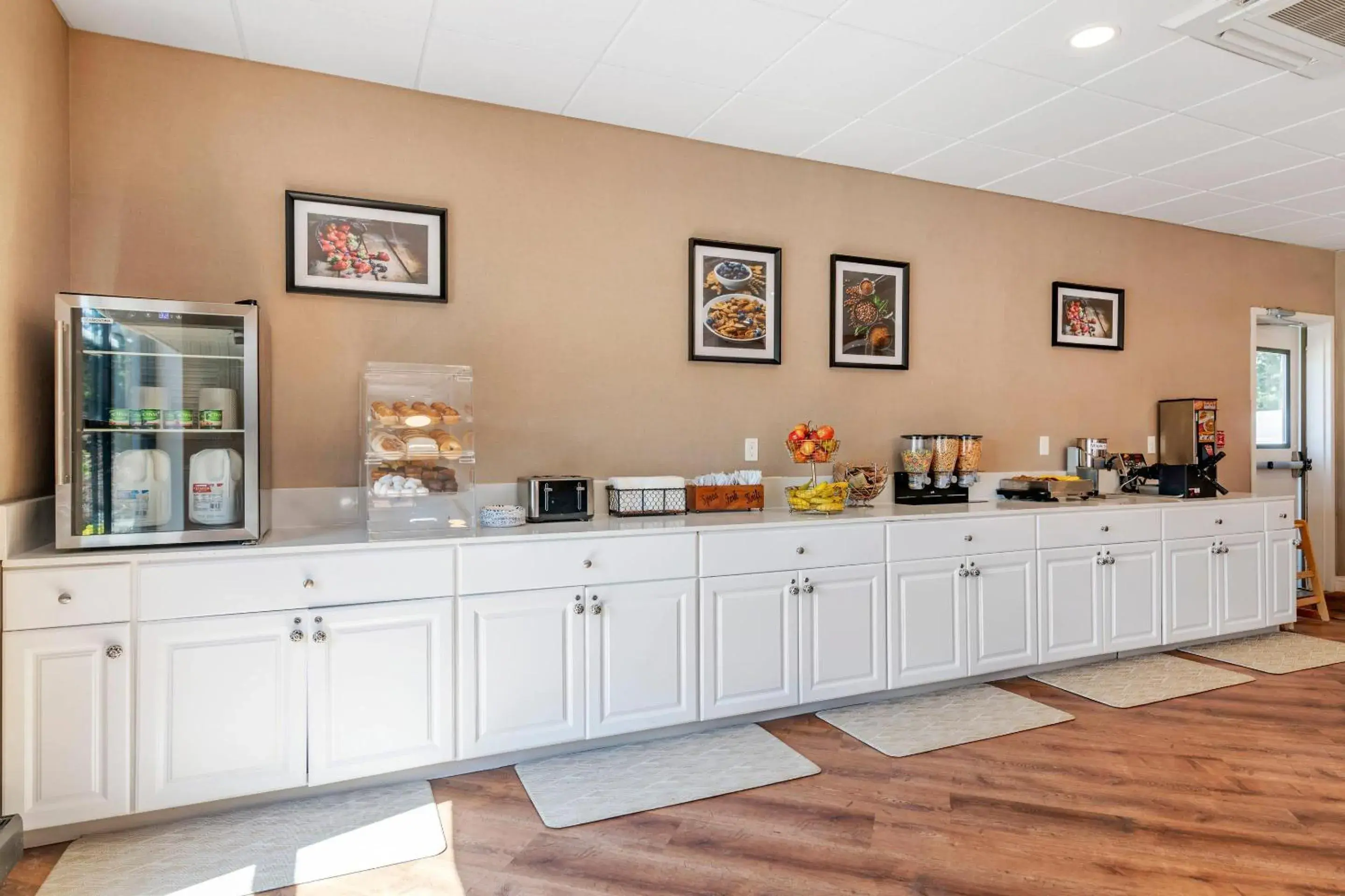 Breakfast in Casco Bay Hotel Portland Airport - Maine Mall, an Ascend Collection Hotel Breakfast in Casco Bay Hotel Portland Airport - Maine Mall, an Ascend Collection Hotel