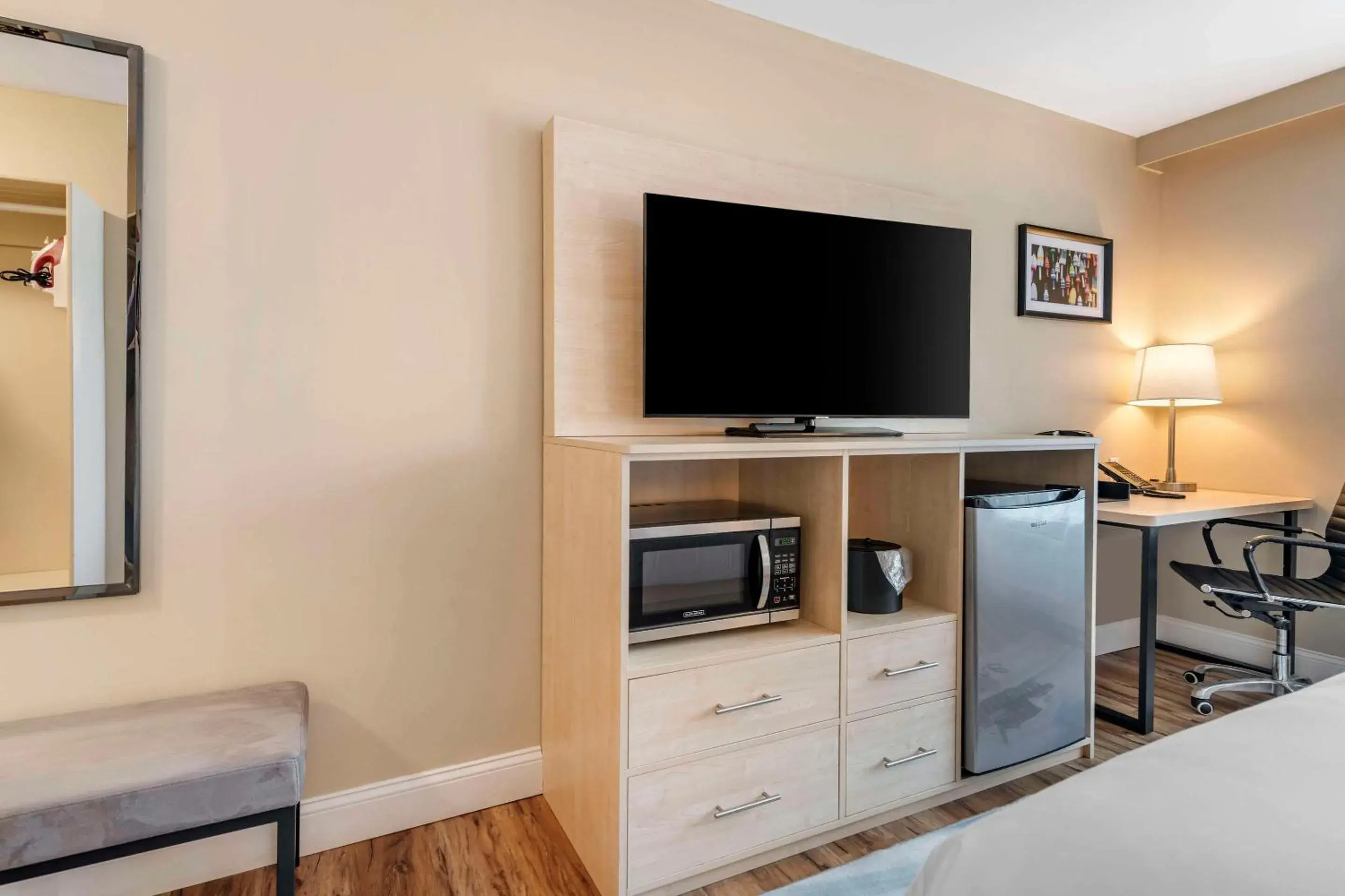 TV and multimedia, TV/Entertainment Center in Casco Bay Hotel, Ascend Hotel Collection