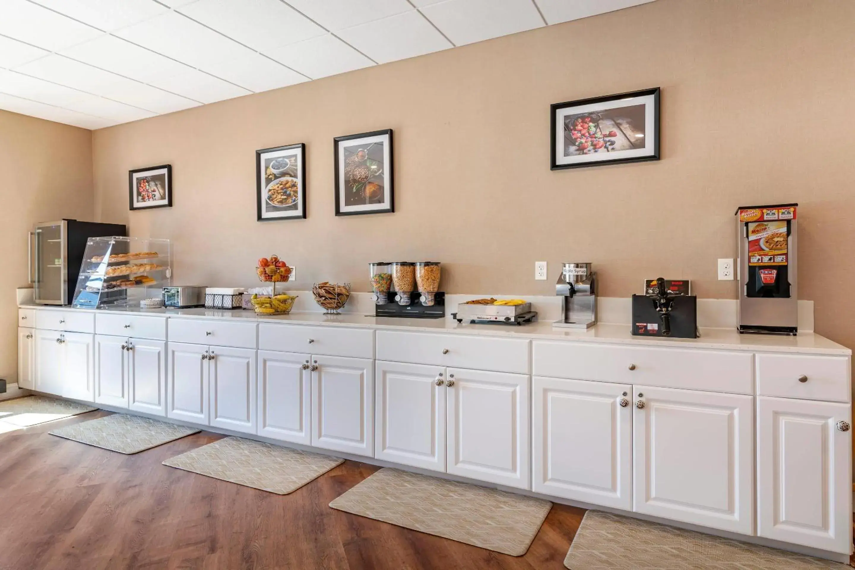 Breakfast in Casco Bay Hotel Portland Airport - Maine Mall, an Ascend Collection Hotel Breakfast in Casco Bay Hotel Portland Airport - Maine Mall, an Ascend Collection Hotel