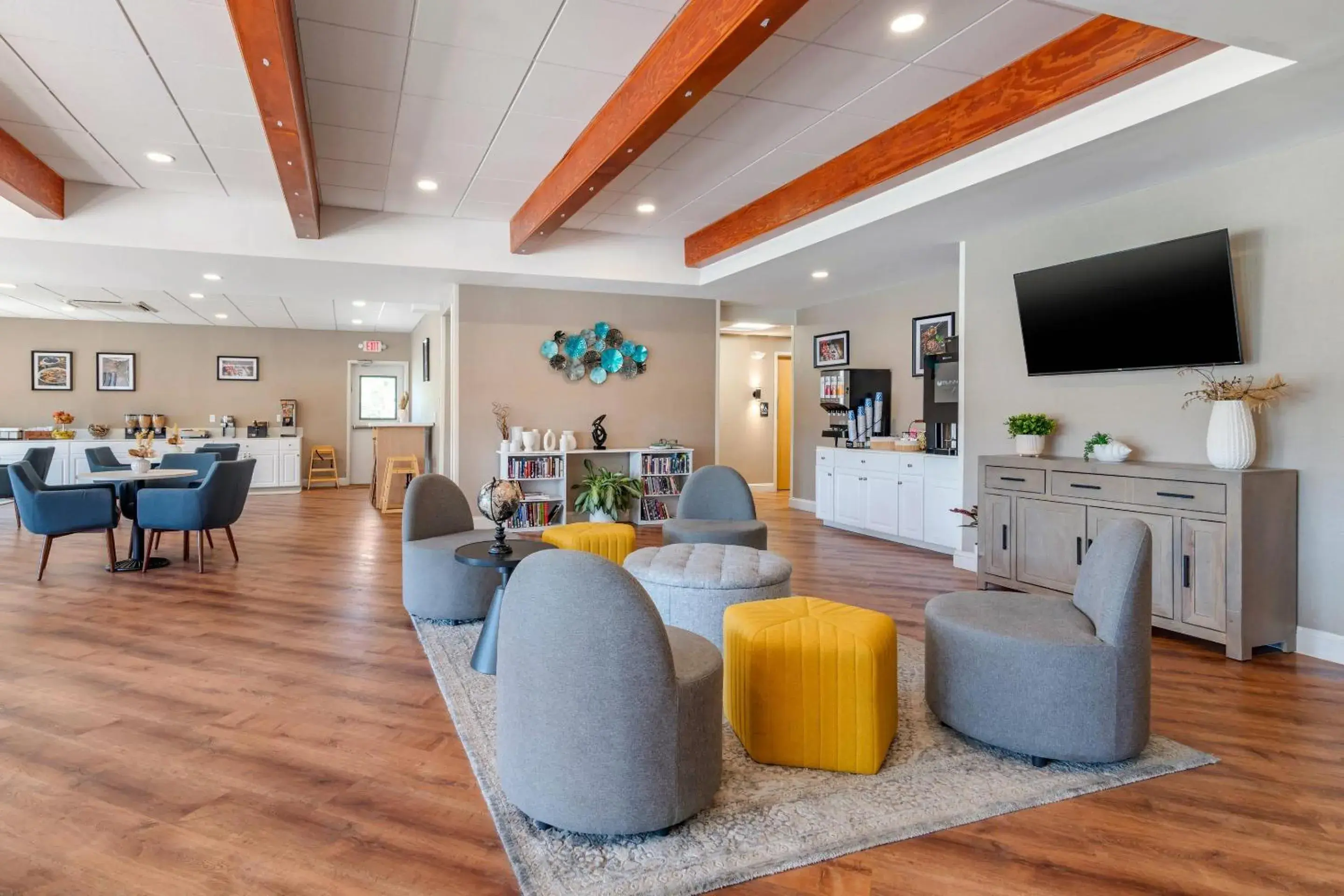 Lobby or reception in Casco Bay Hotel Portland Airport - Maine Mall, an Ascend Collection Hotel Lobby or reception in Casco Bay Hotel Portland Airport - Maine Mall, an Ascend Collection Hotel