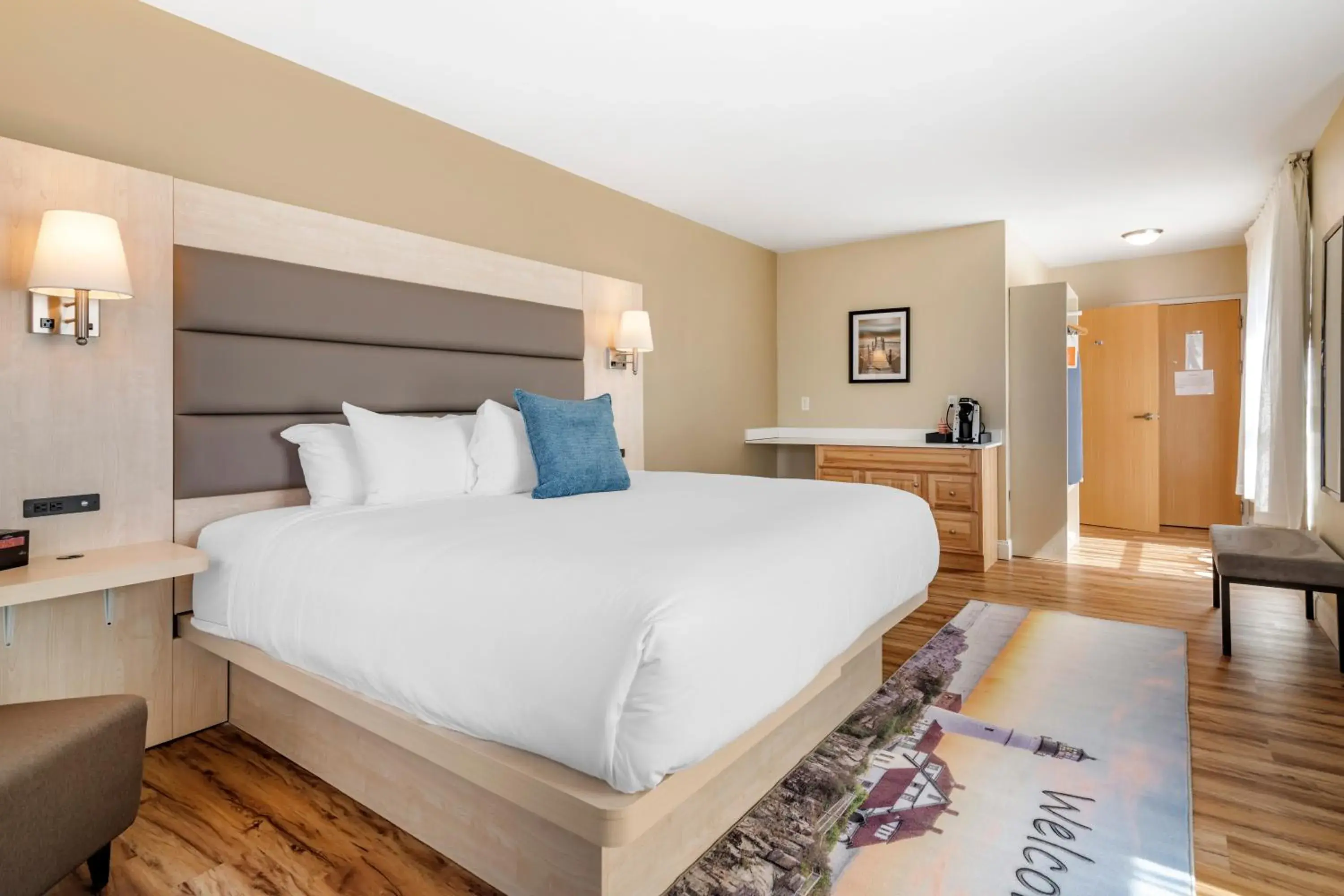 Photo of the whole room, Bed in Casco Bay Hotel, Ascend Hotel Collection