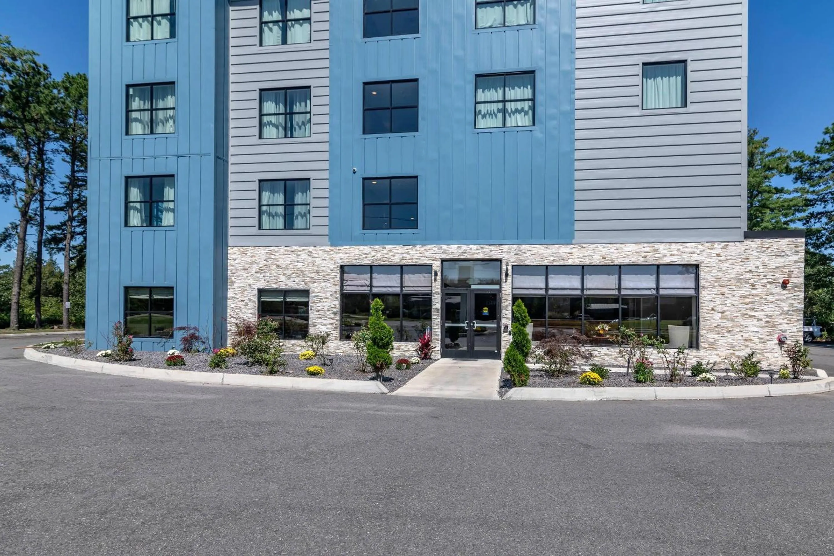 Property building in Casco Bay Hotel Portland Airport - Maine Mall, an Ascend Collection Hotel