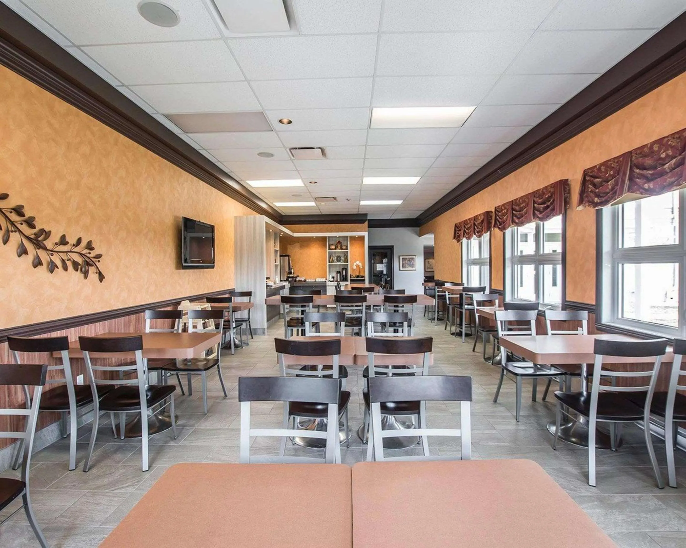 Restaurant/places to eat in Econo Lodge Inn & Suites