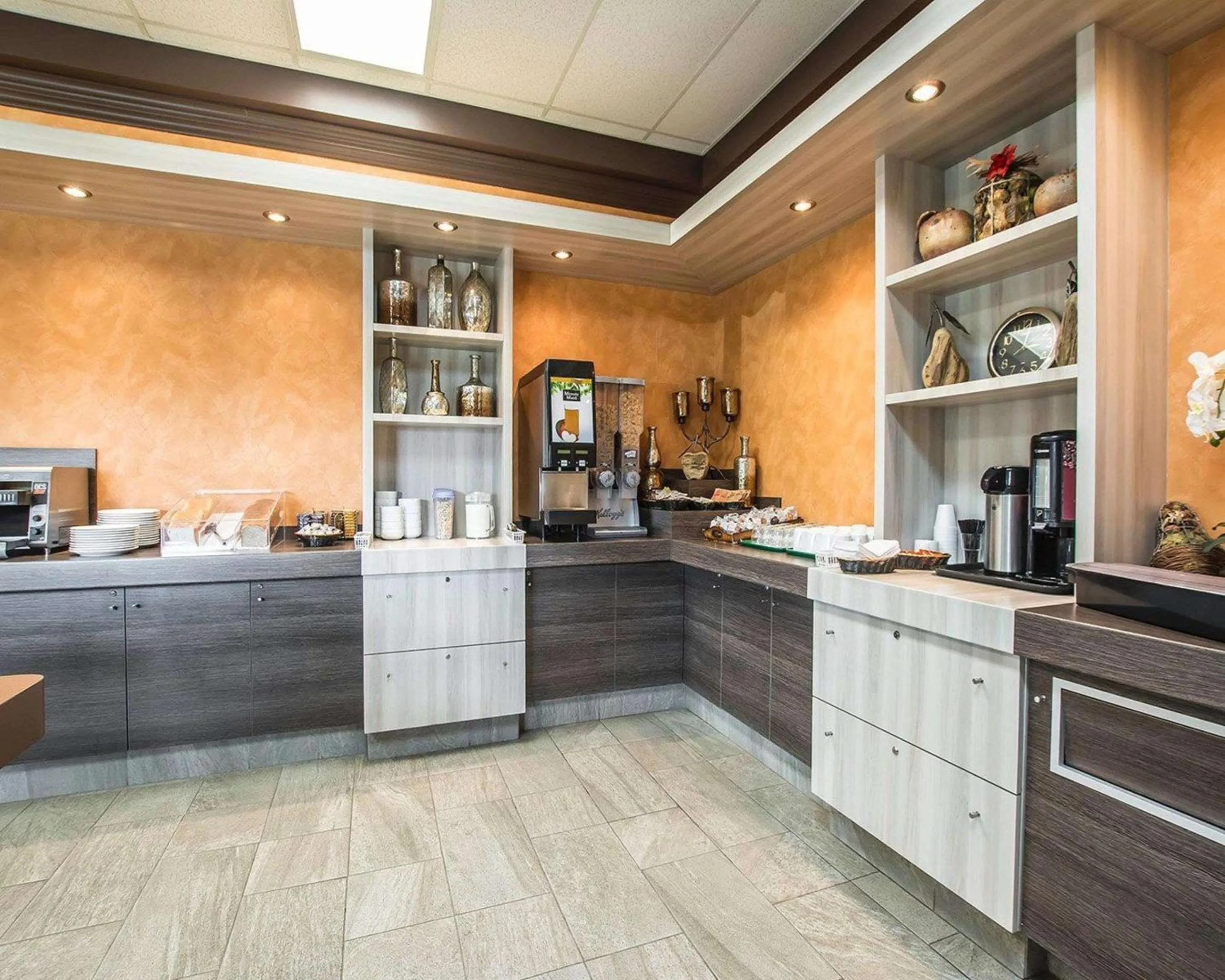 Restaurant/places to eat in Econo Lodge Inn & Suites