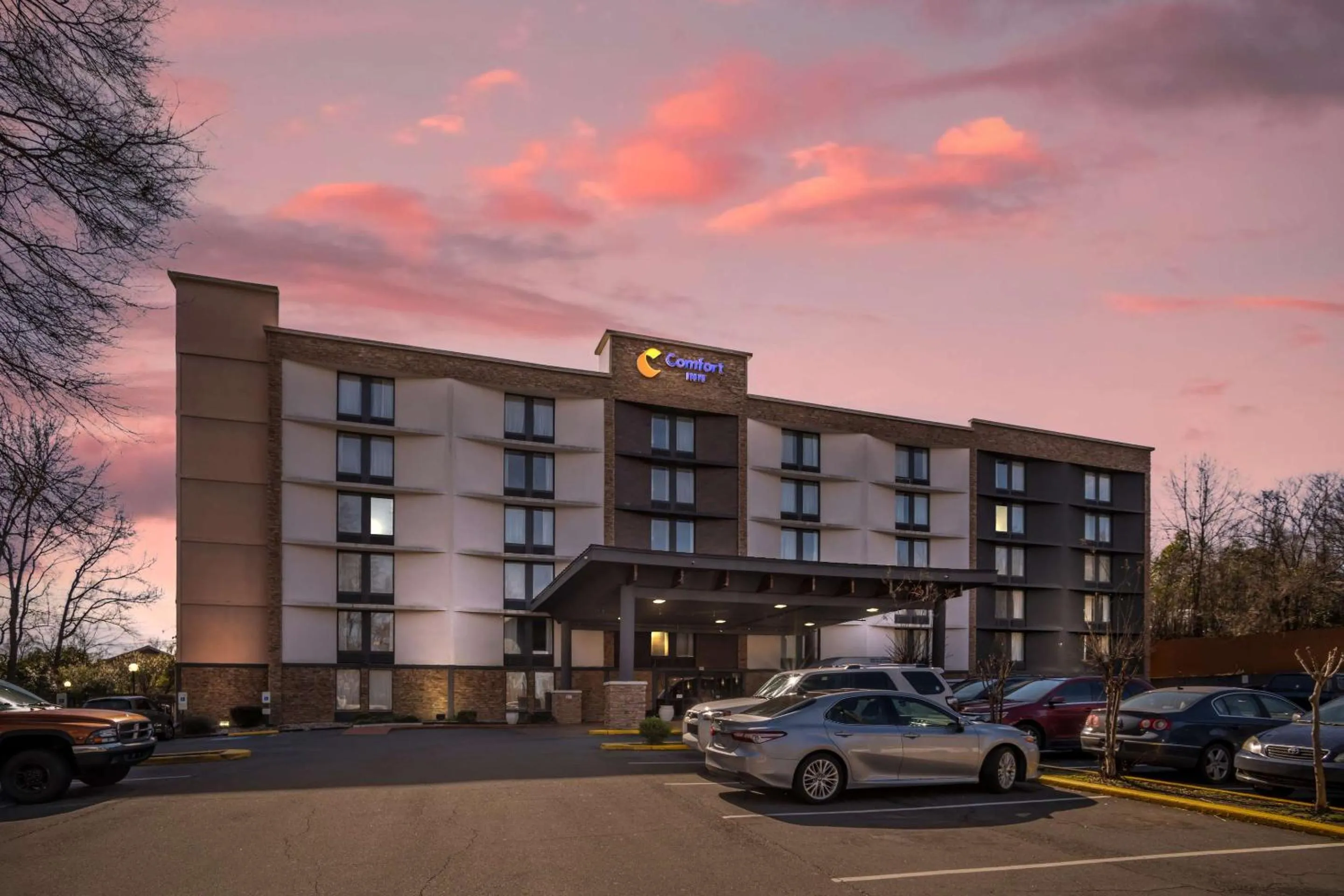 Property building in Comfort Inn Charlotte Airport Uptown