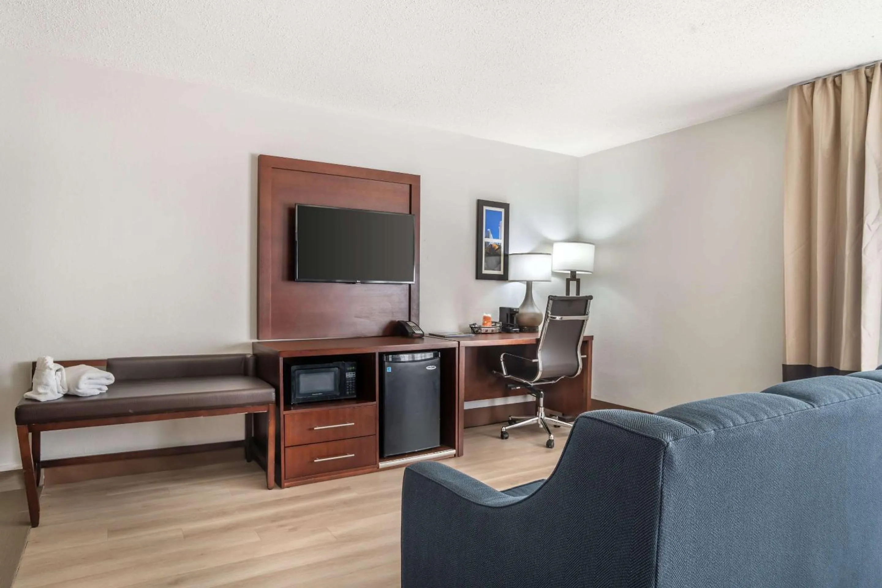 Bedroom in Comfort Inn Charlotte Airport Uptown