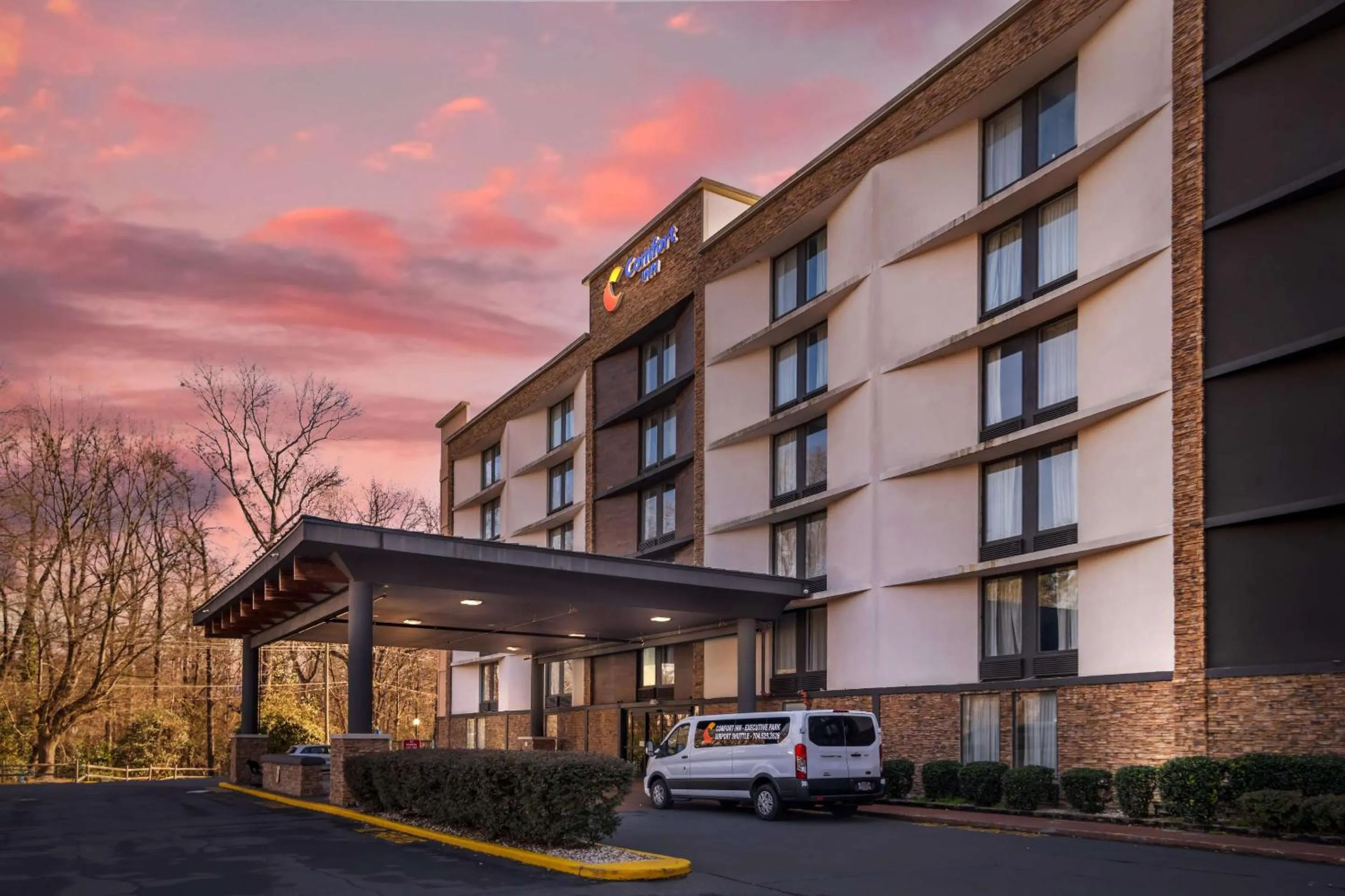 Property building in Comfort Inn Charlotte Airport Uptown