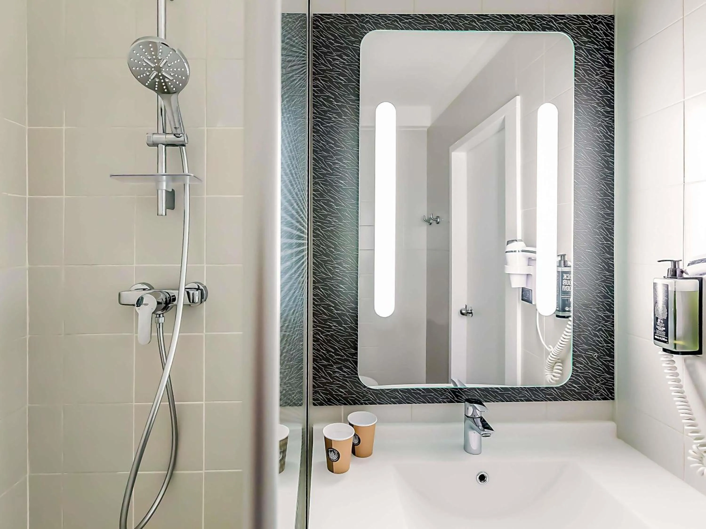 Bedroom in Hotel ibis Evora