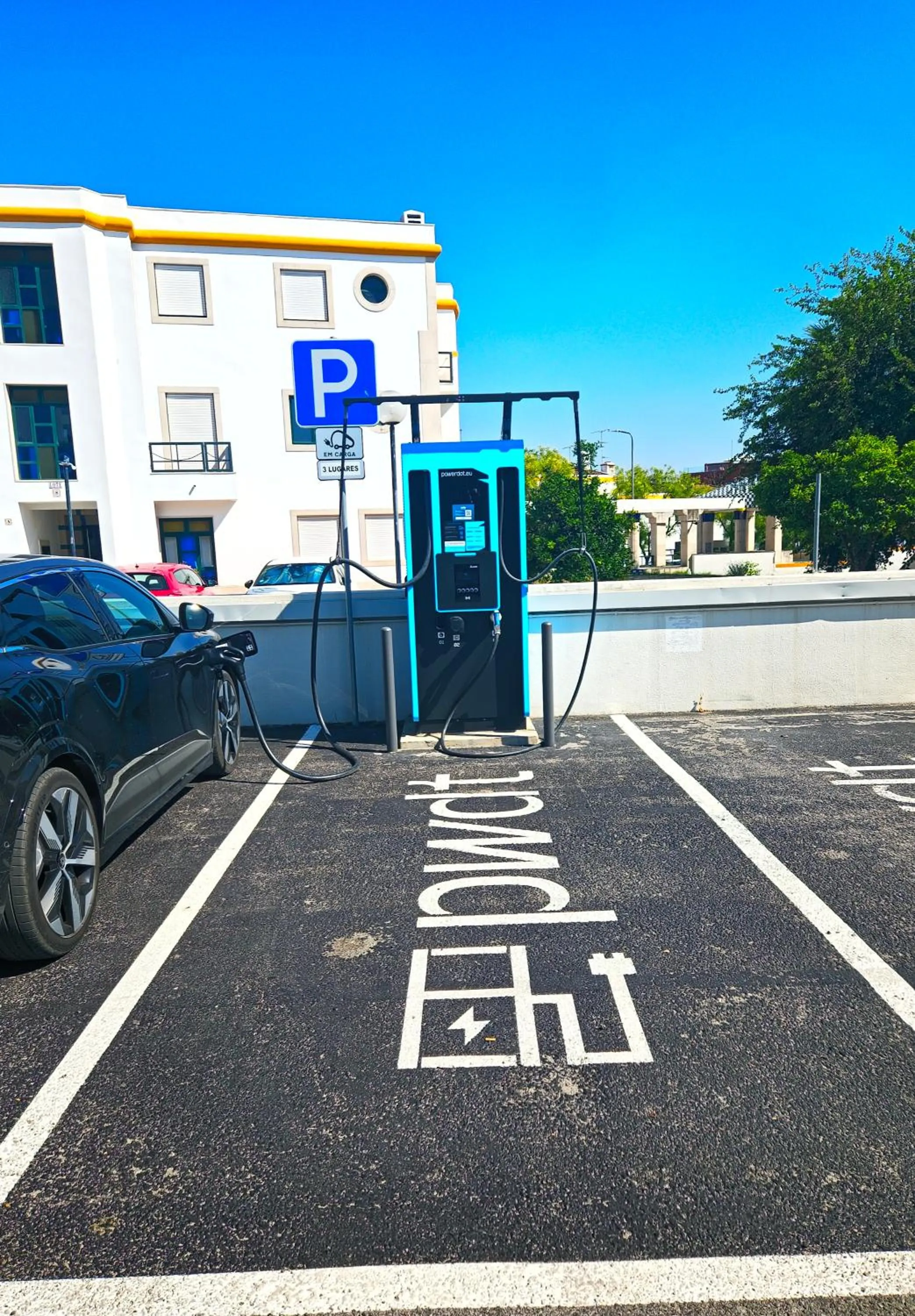 Parking in Hotel ibis Evora