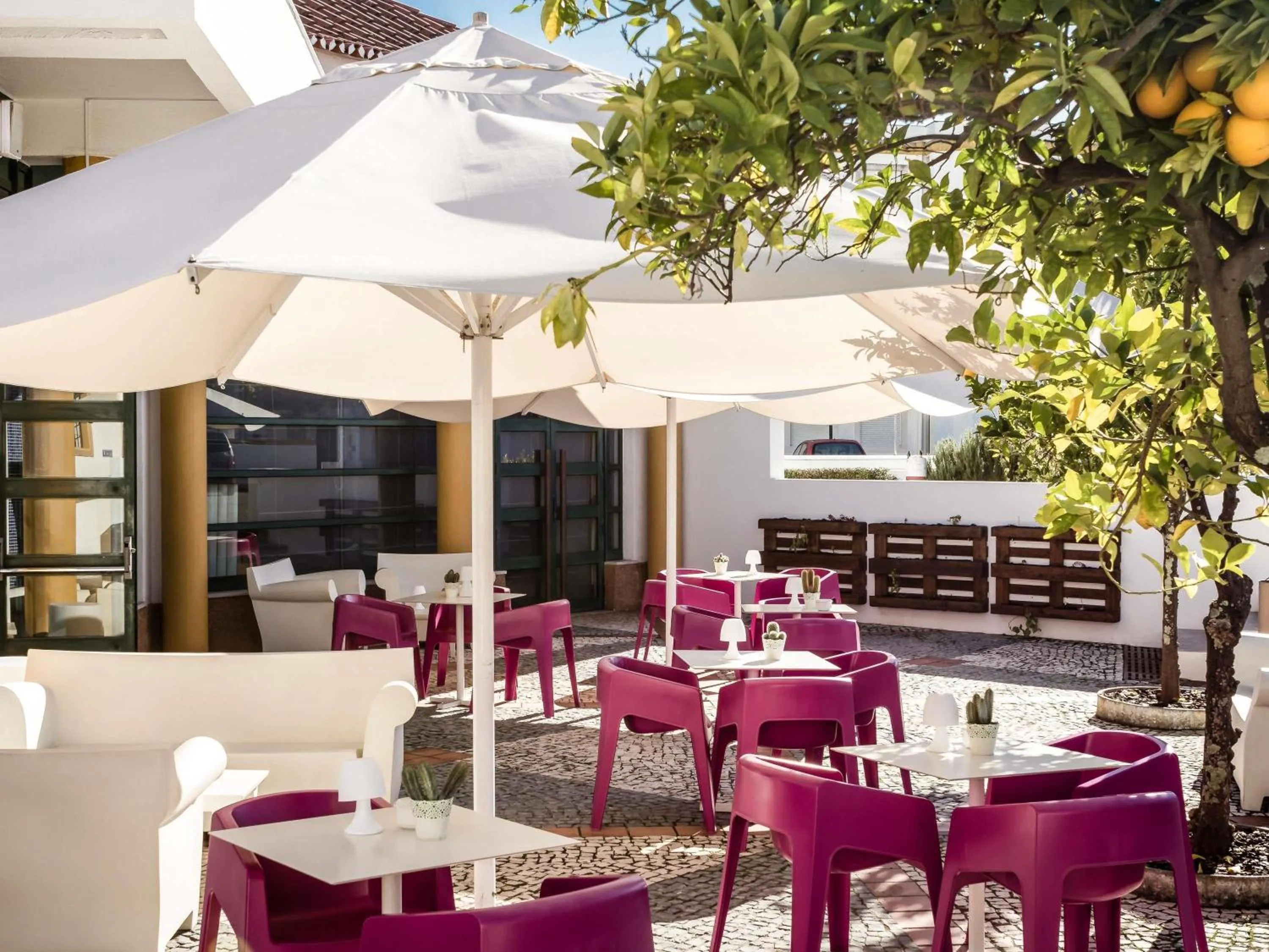 Lounge or bar in Hotel ibis Evora