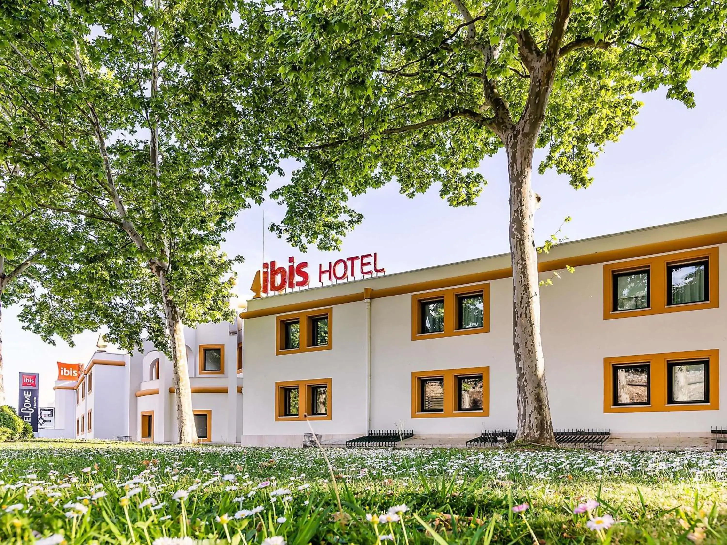 Property building in Hotel ibis Evora Property building in Hotel ibis Evora