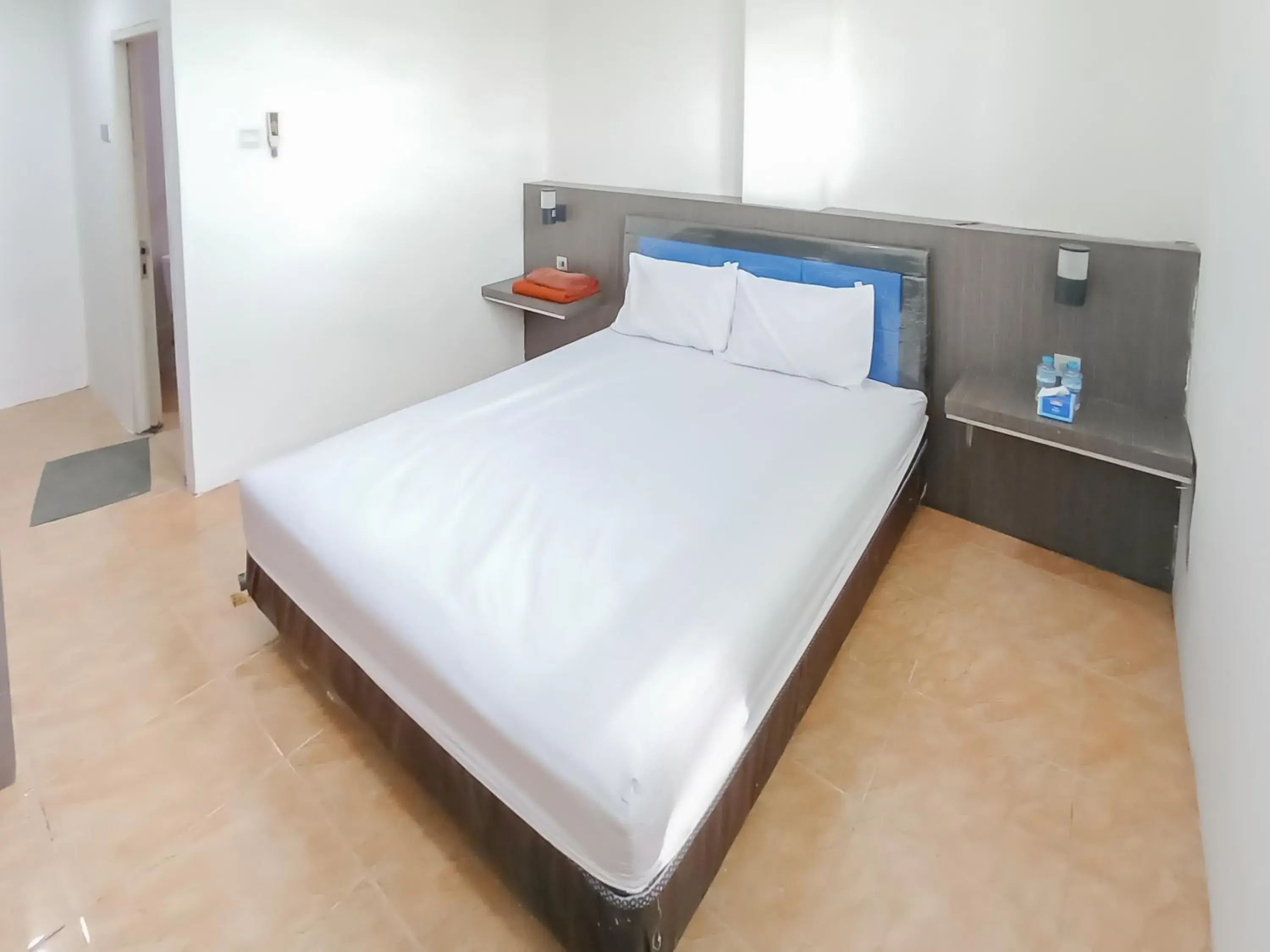 Double Room - single occupancy in RedDoorz Syariah near Q-Mall Banjarbaru Double Room - single occupancy in RedDoorz Syariah near Q-Mall Banjarbaru