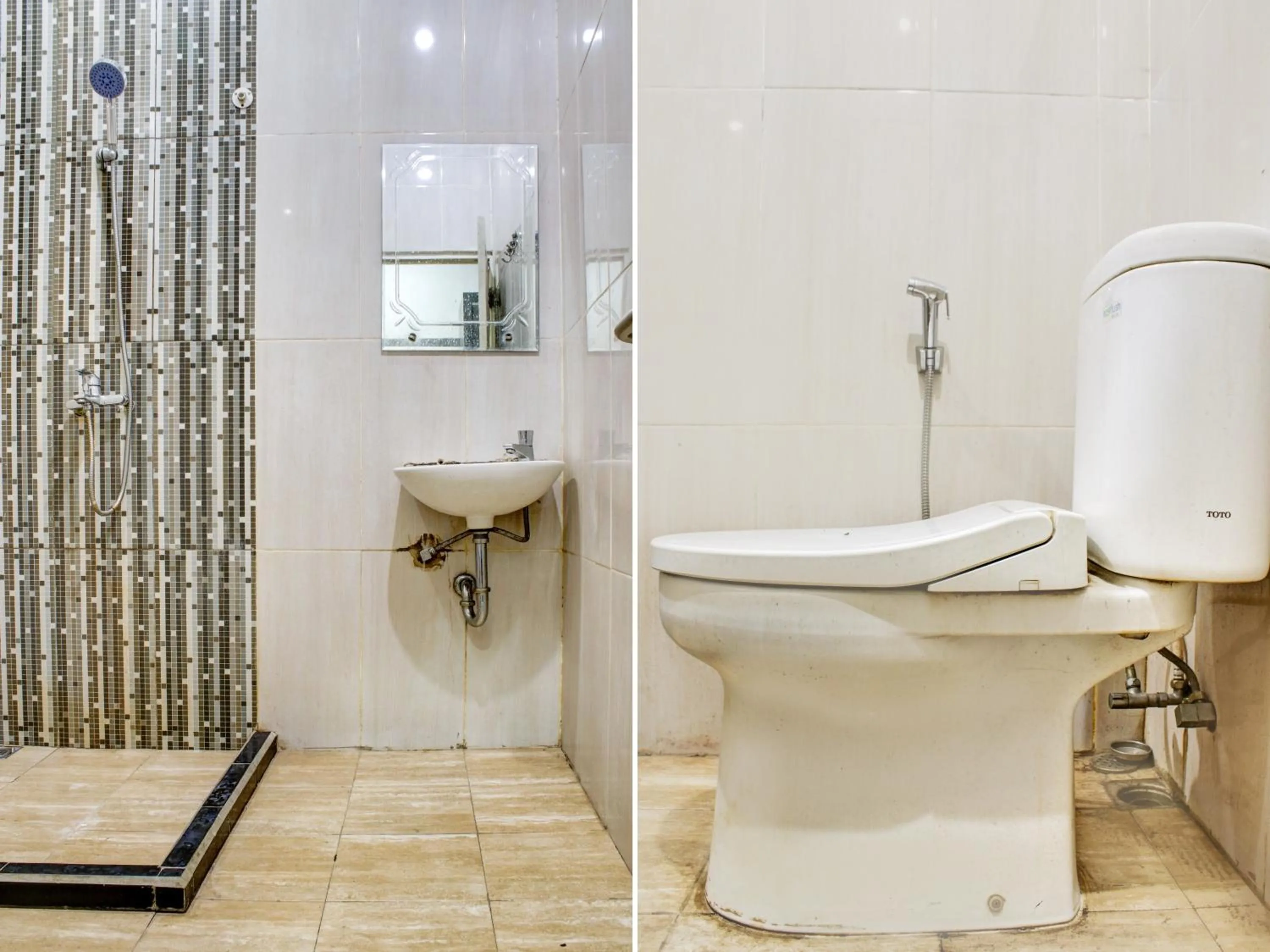 Bathroom in RedDoorz Syariah near Q-Mall Banjarbaru