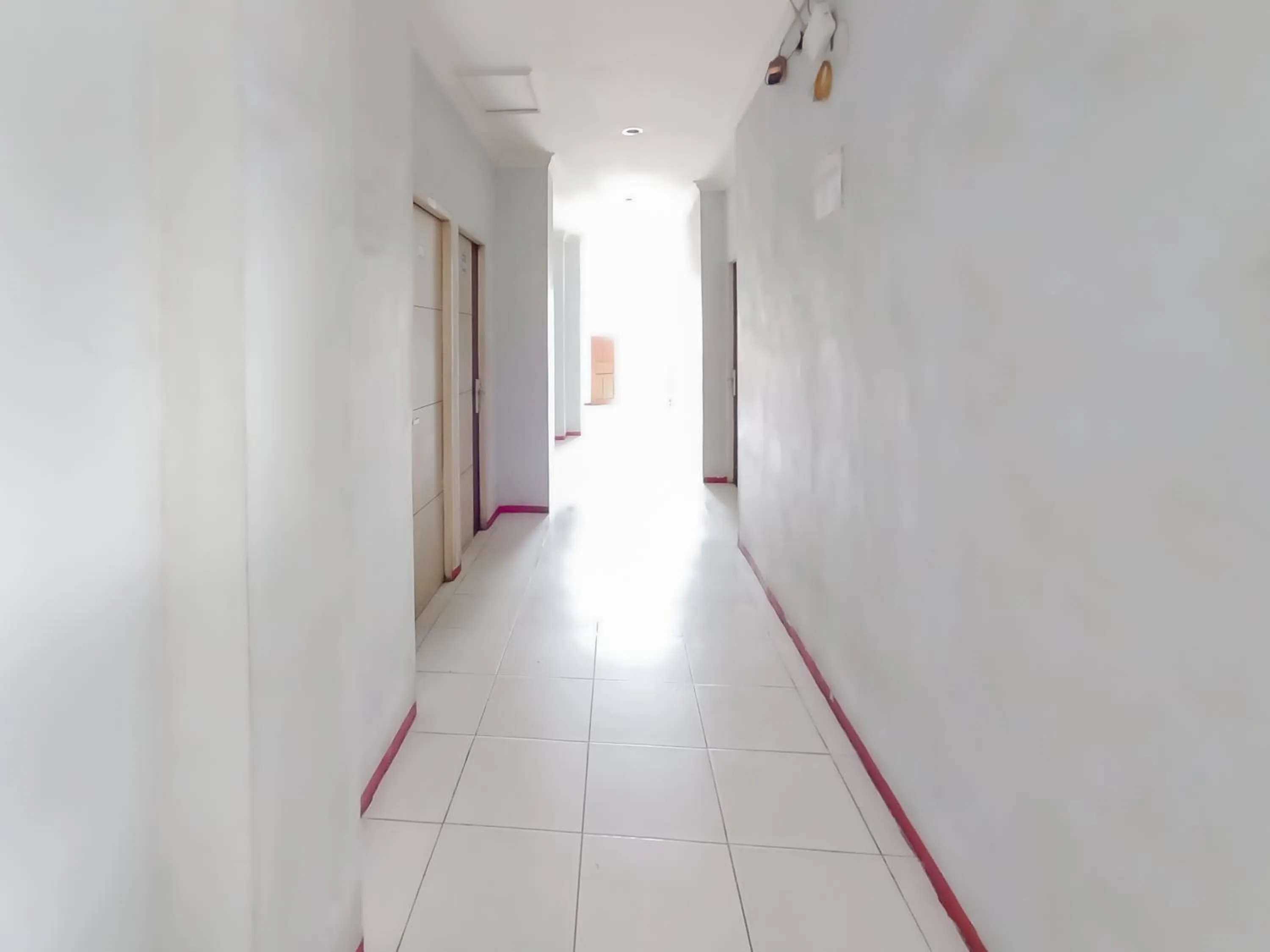 Area and facilities in RedDoorz Syariah near Q-Mall Banjarbaru